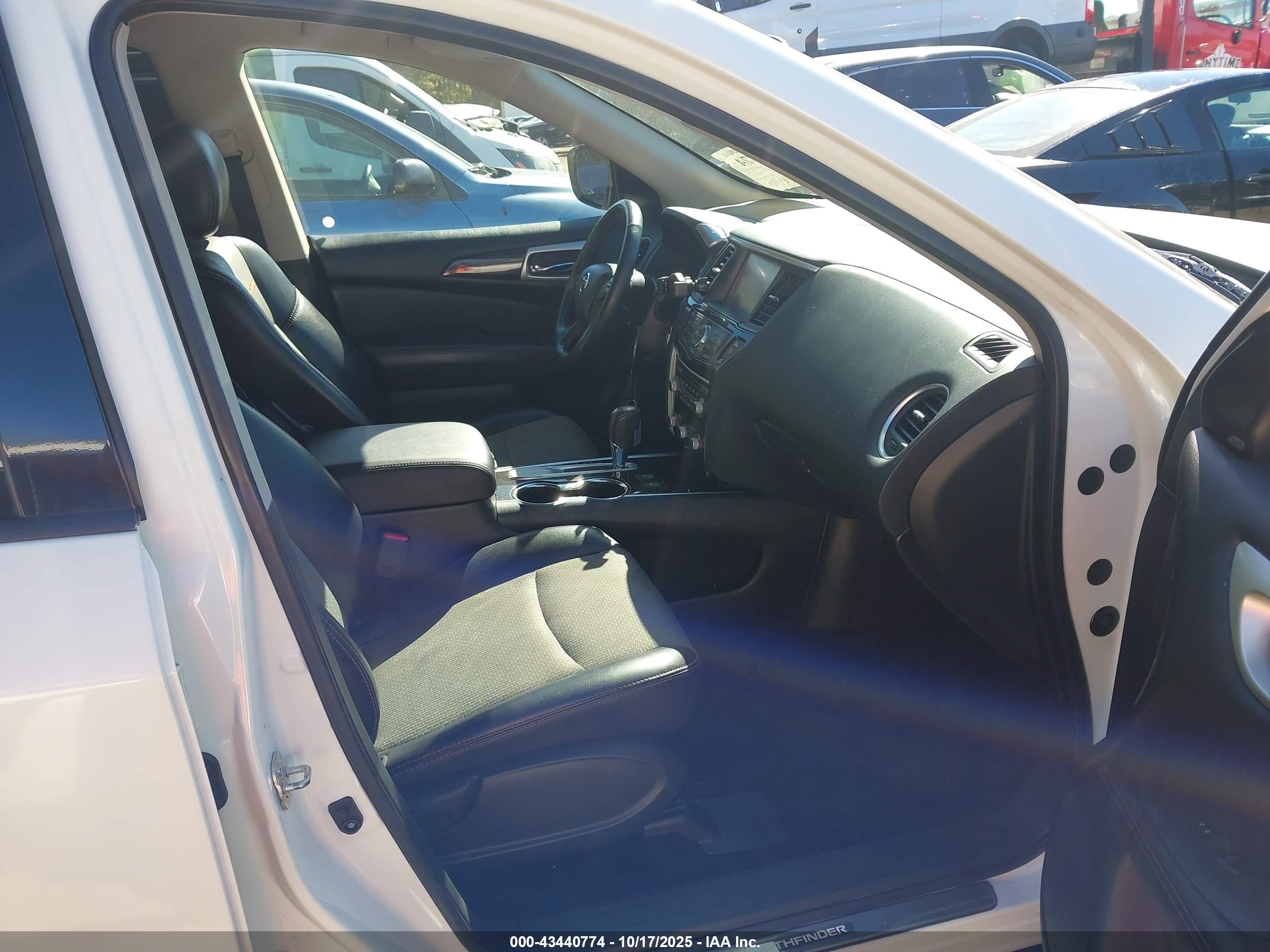 NISSAN PATHFINDER image 5