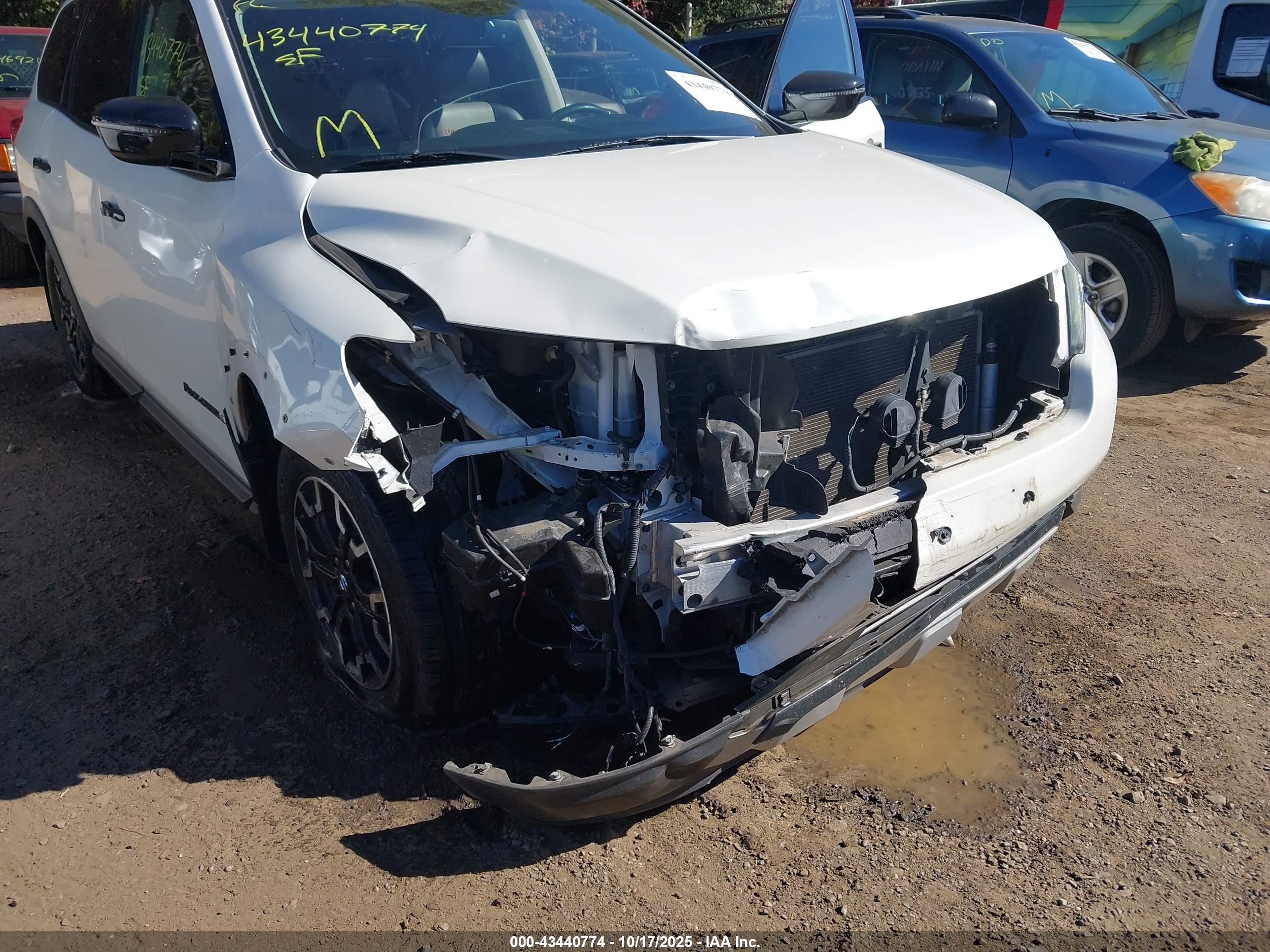 NISSAN PATHFINDER image 6