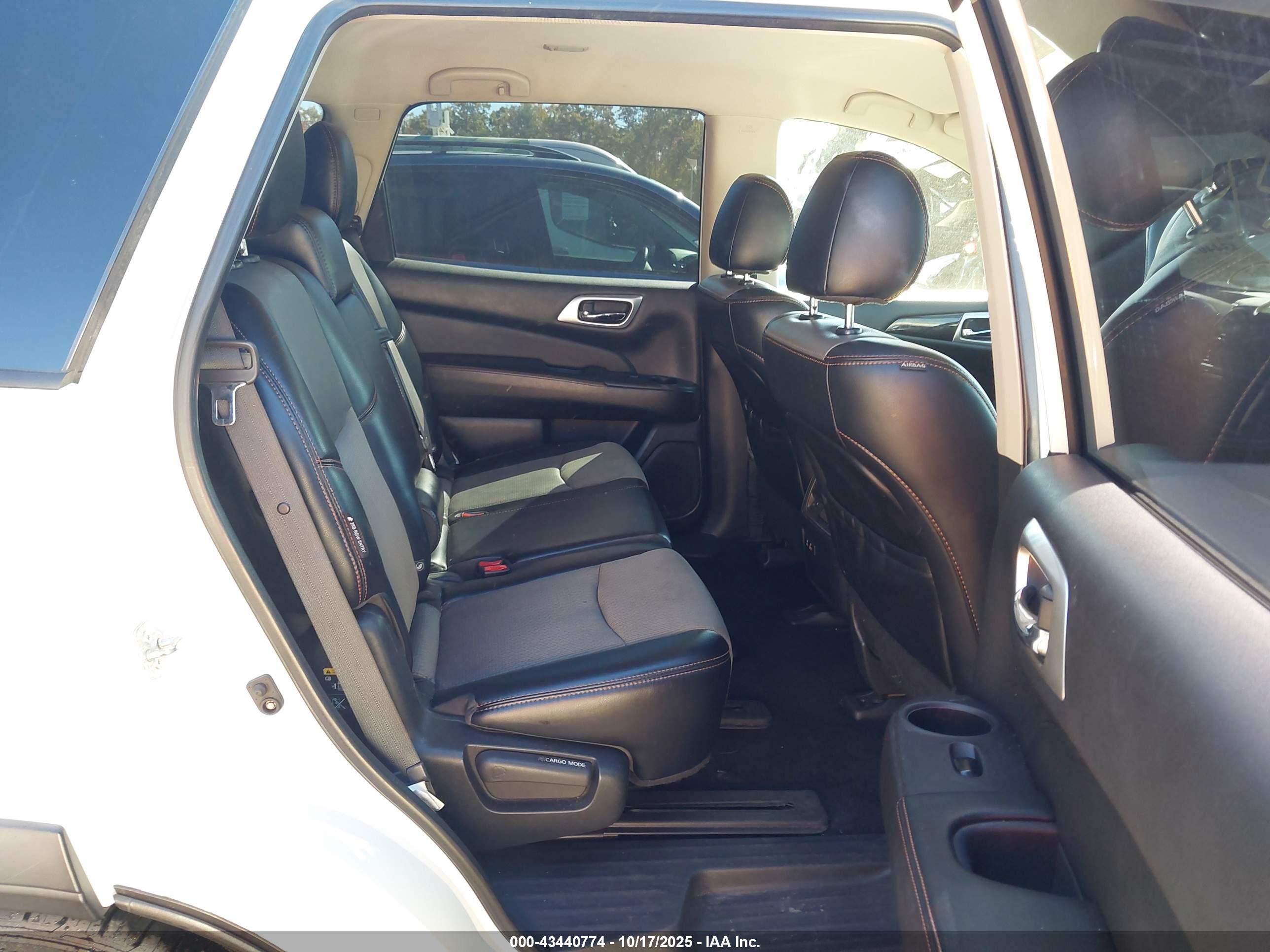 NISSAN PATHFINDER image 8