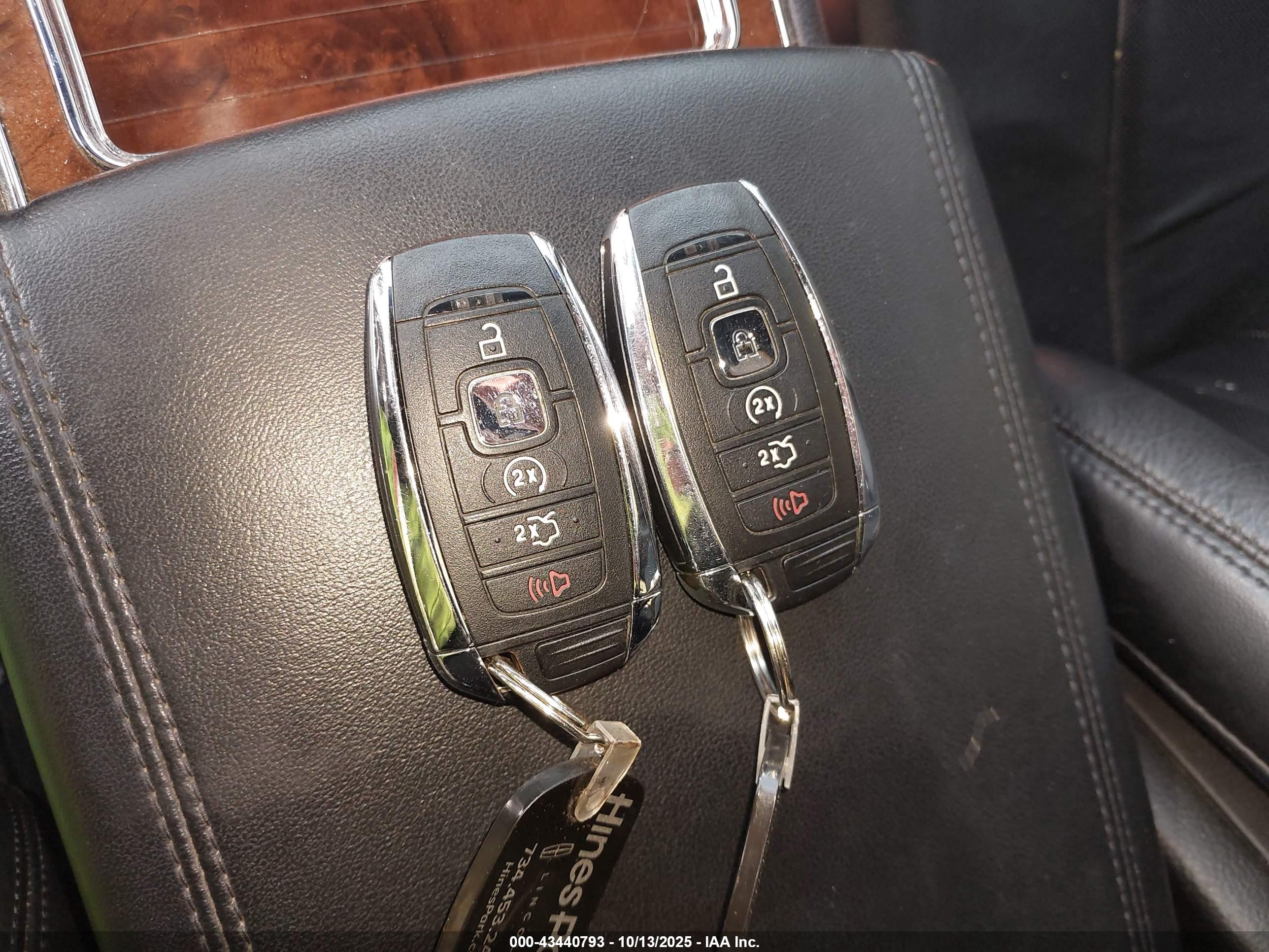 LINCOLN CONTINENTAL image 11