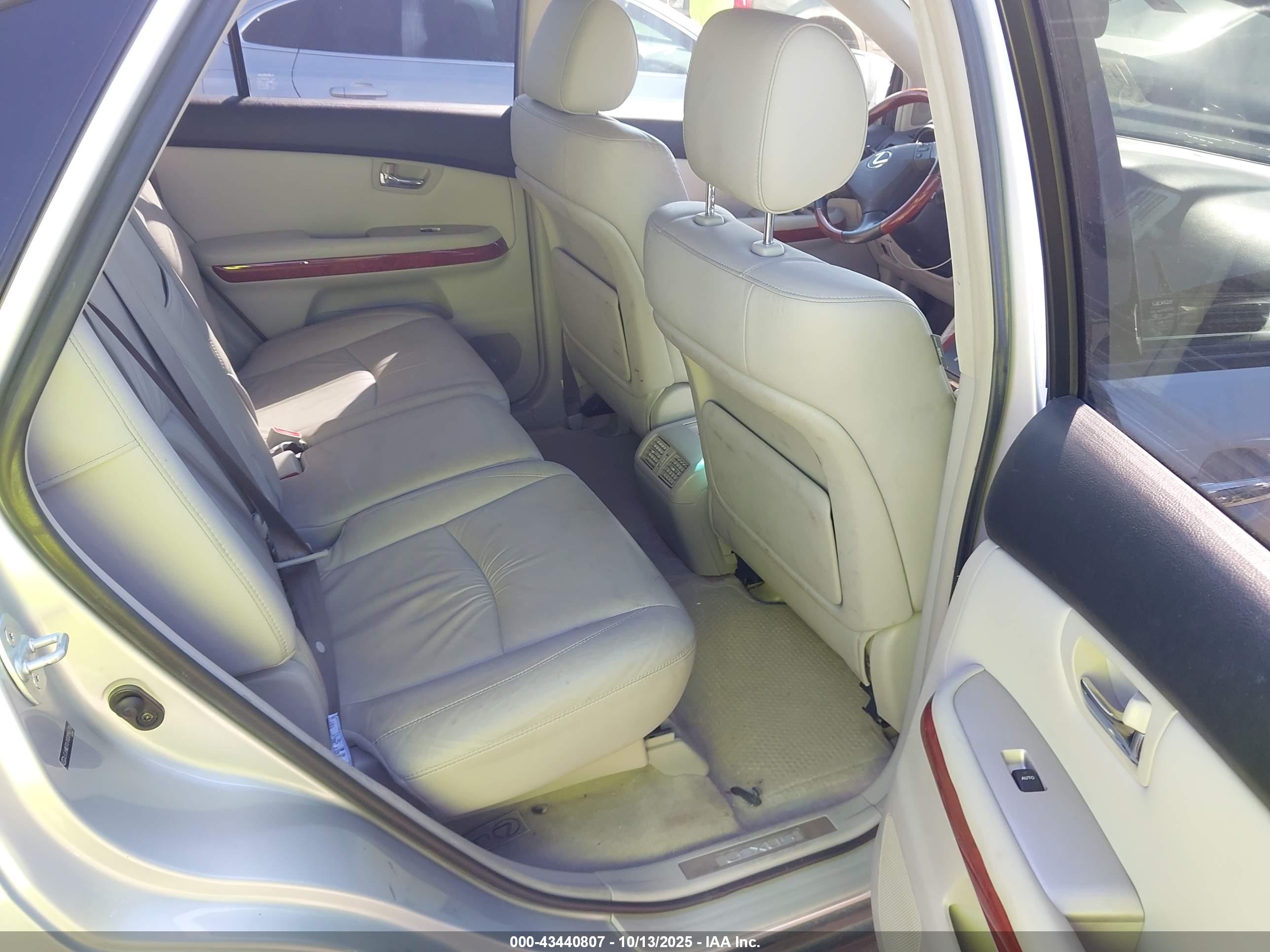 LEXUS RX image 8