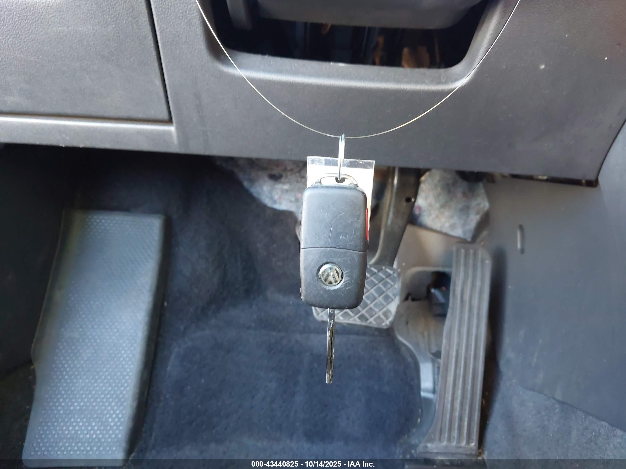 VOLKSWAGEN BEETLE image 11