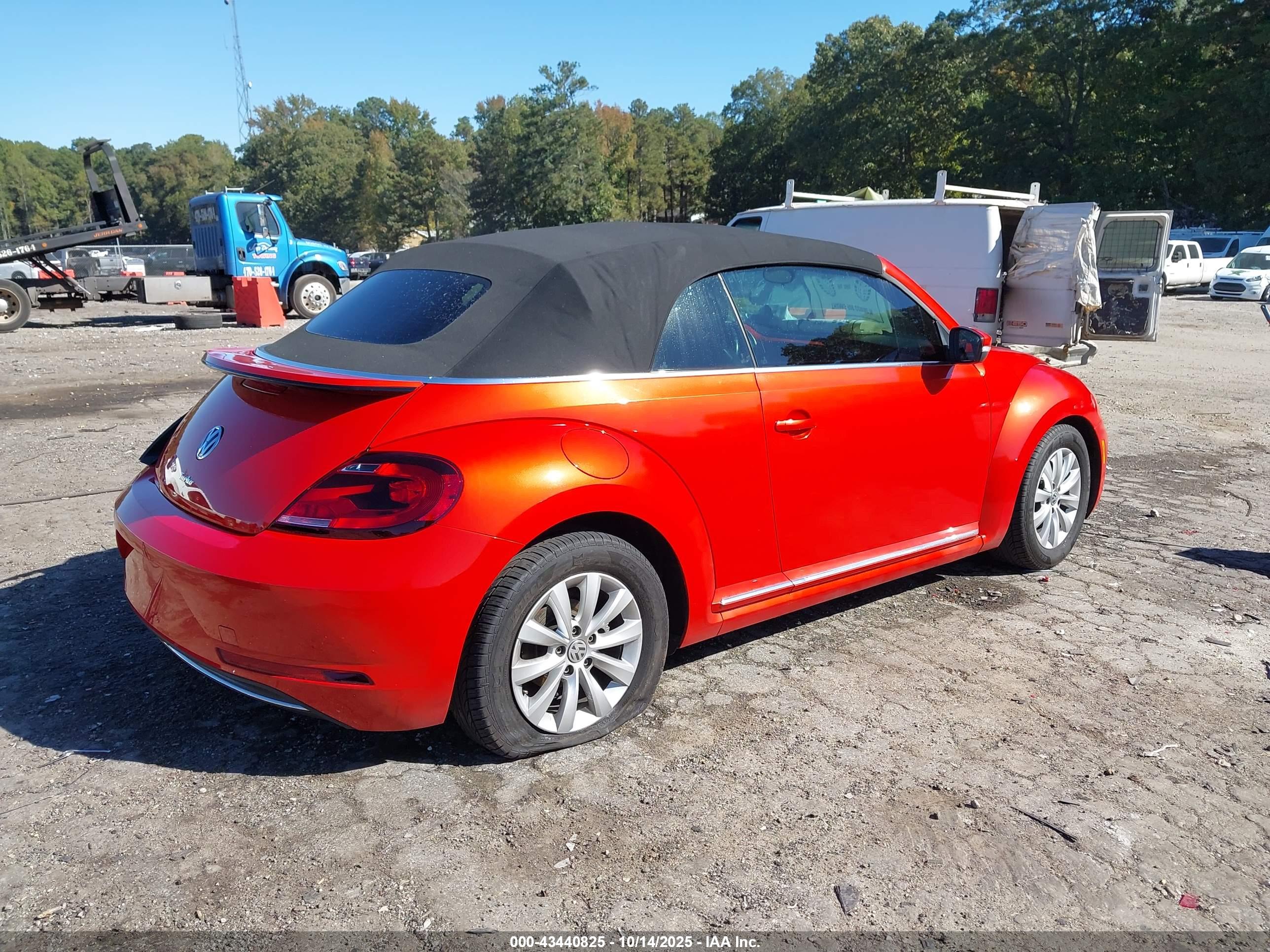 VOLKSWAGEN BEETLE image 4