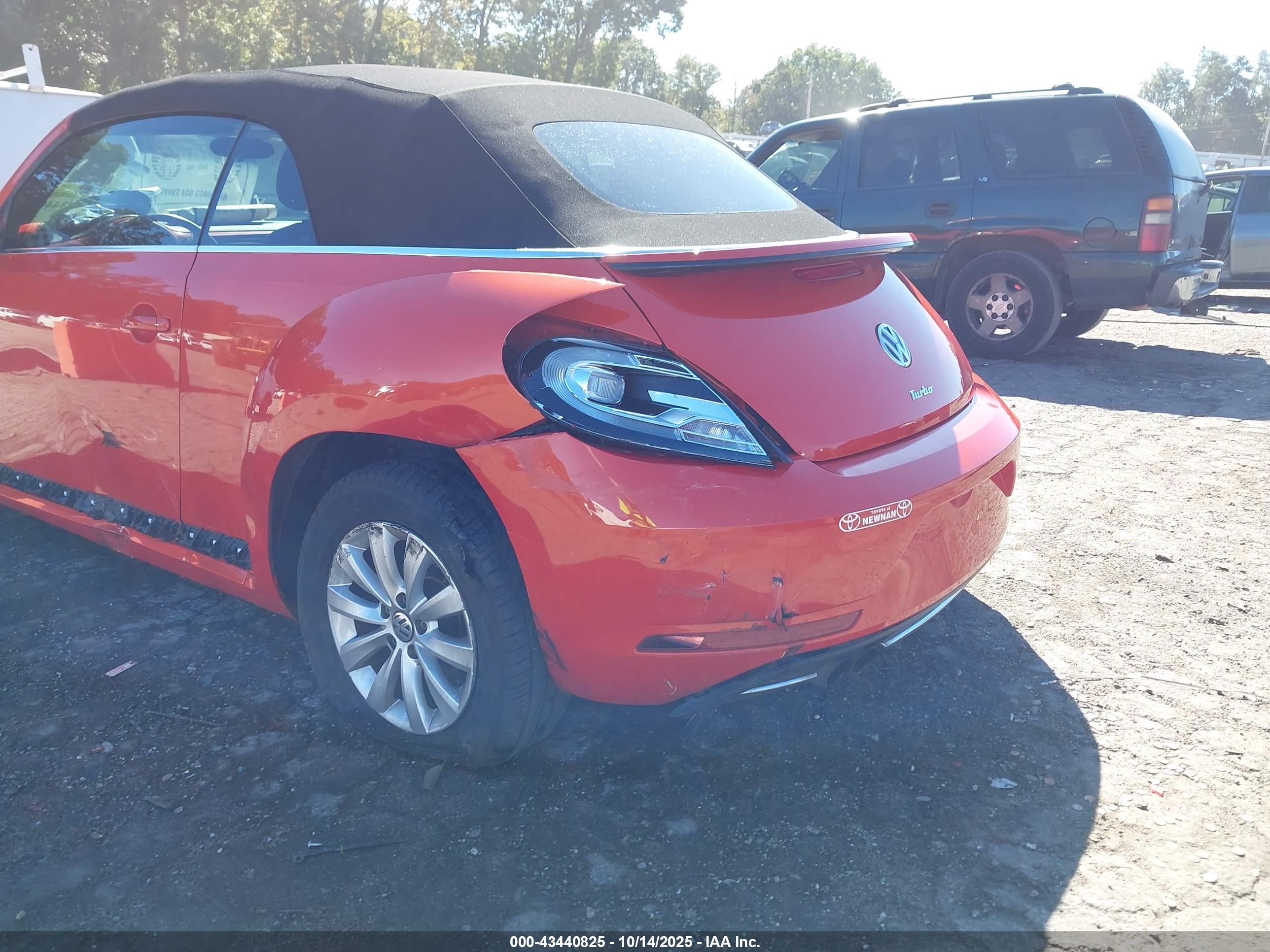 VOLKSWAGEN BEETLE image 6