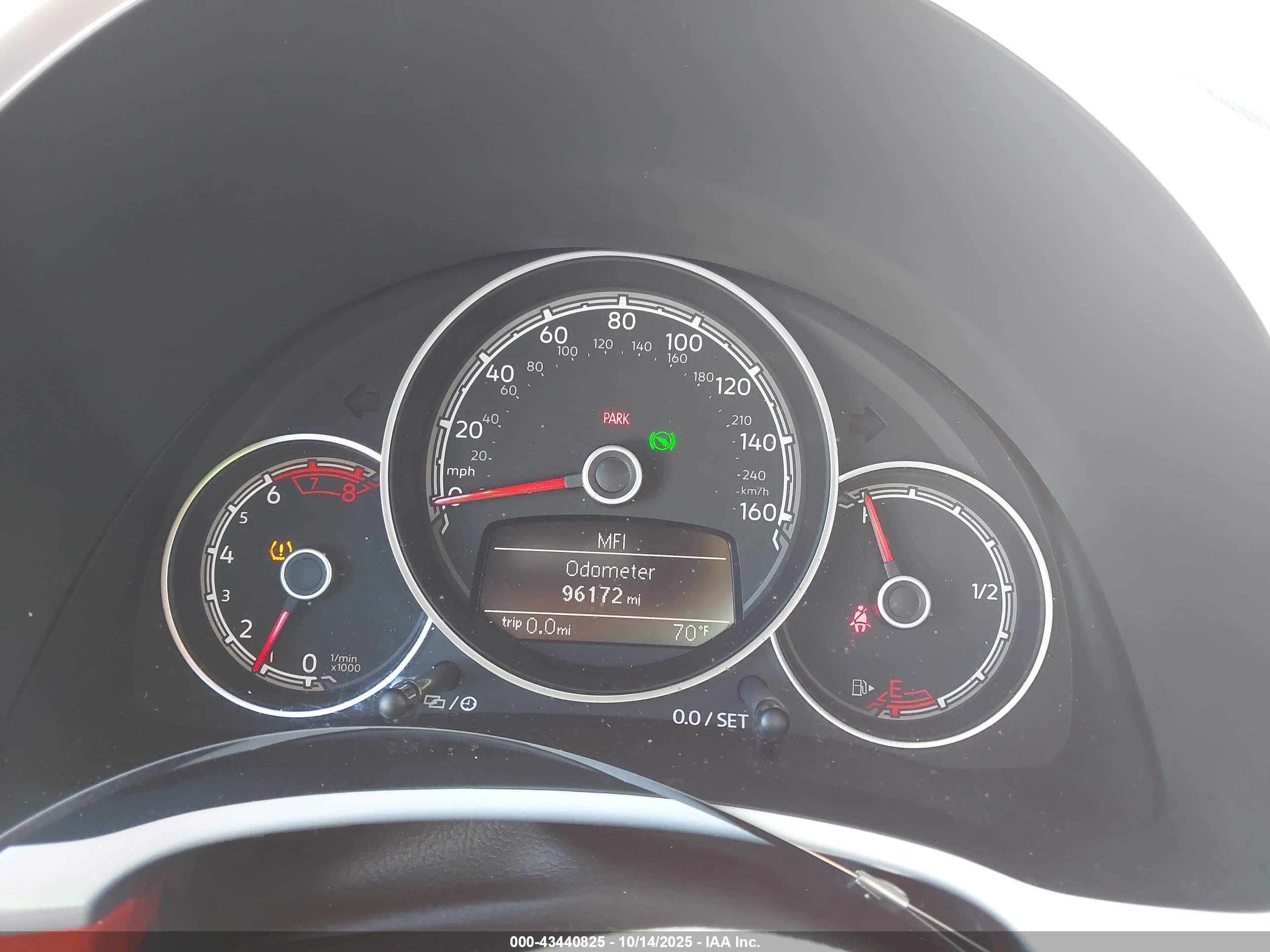VOLKSWAGEN BEETLE image 7