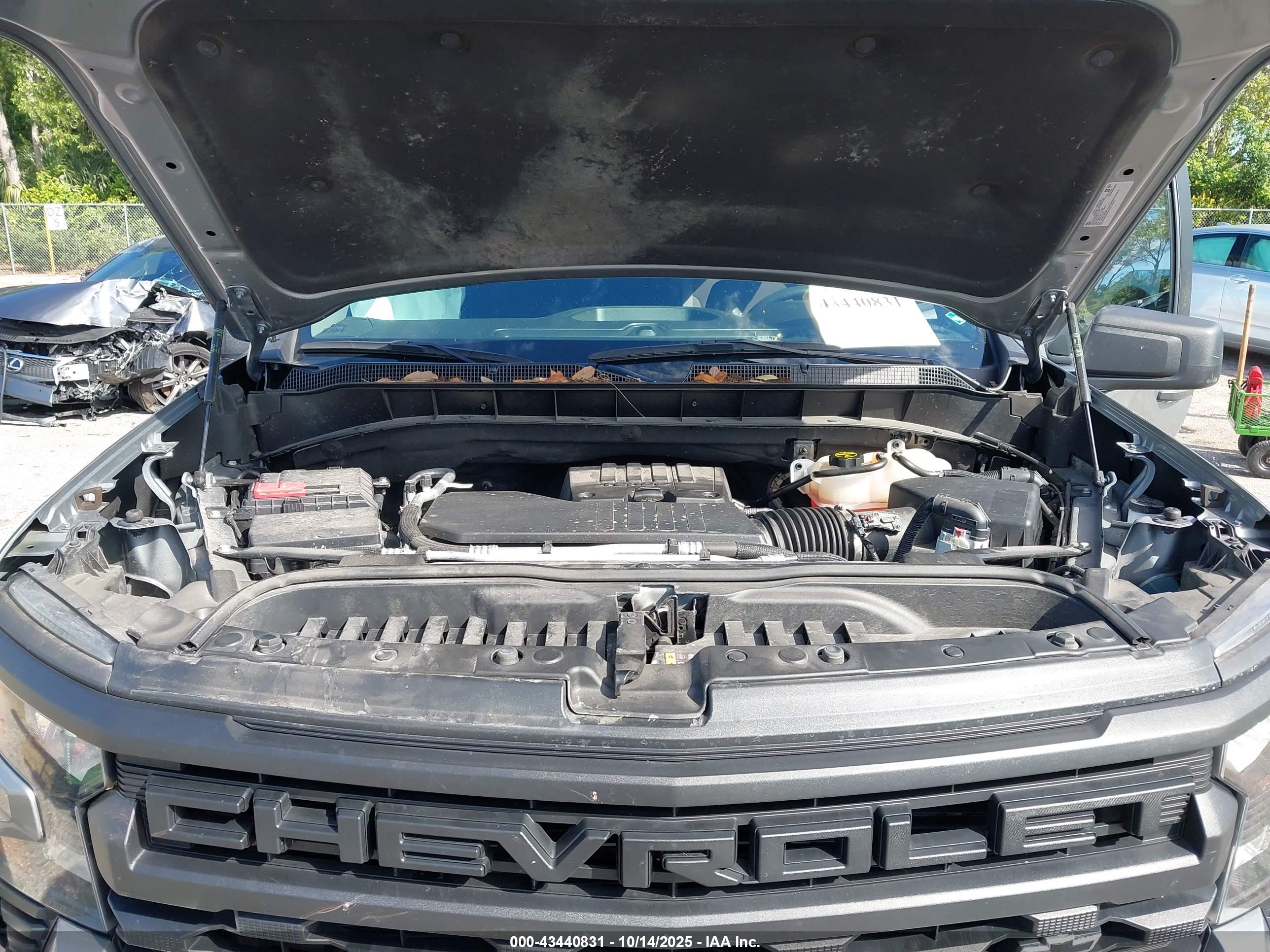 CHEVROLET SILVERADO image 10