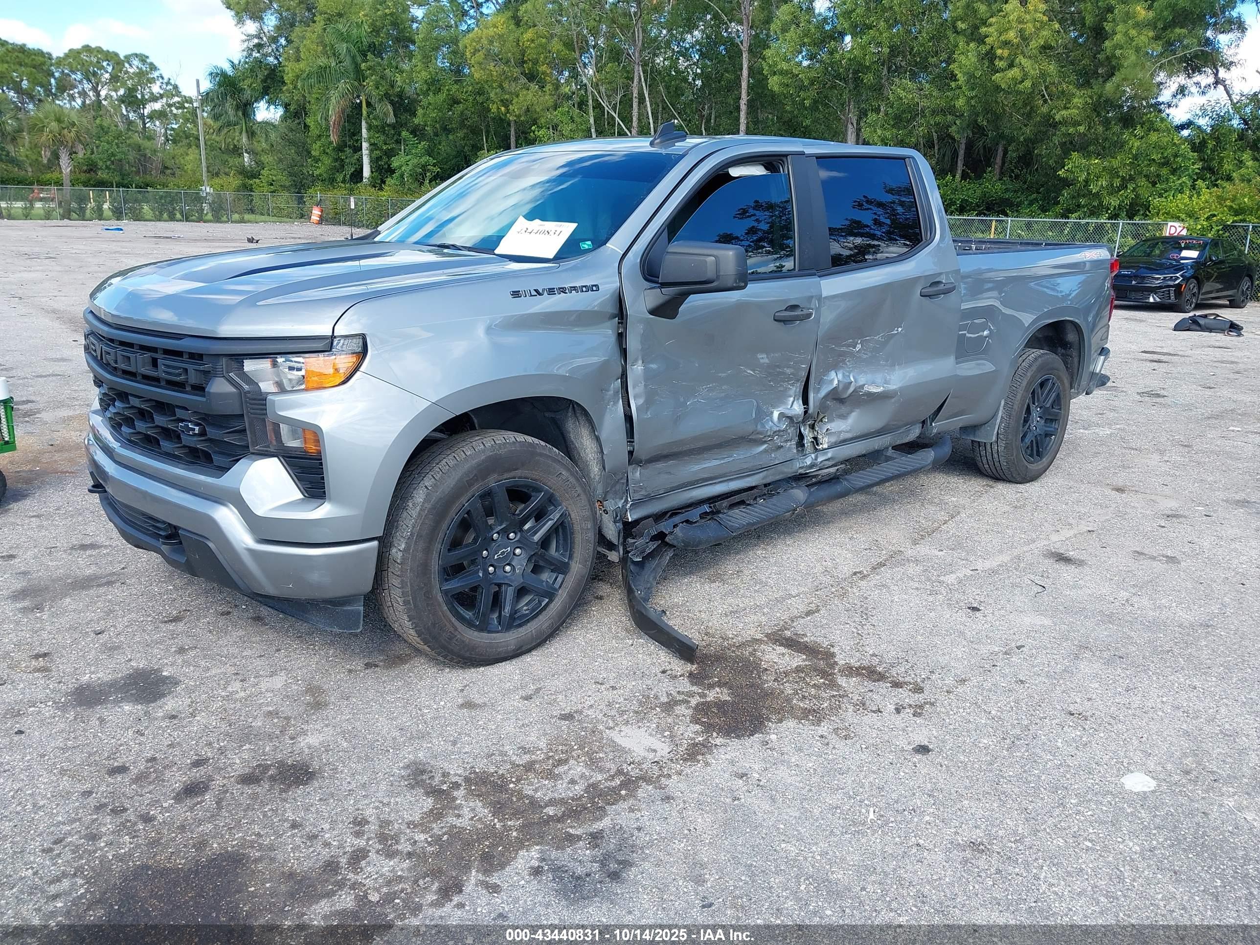 CHEVROLET SILVERADO image 2