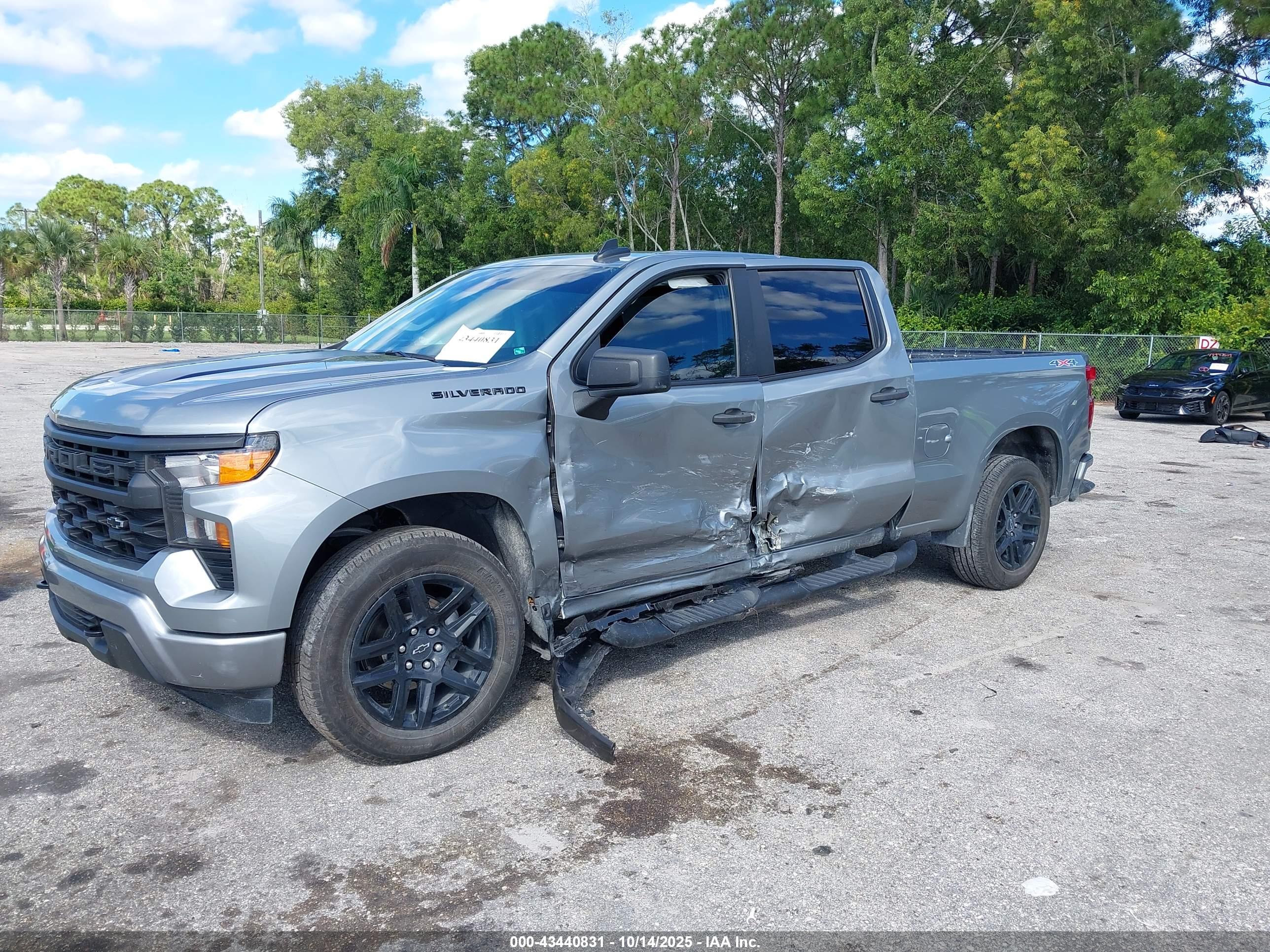 CHEVROLET SILVERADO image 6