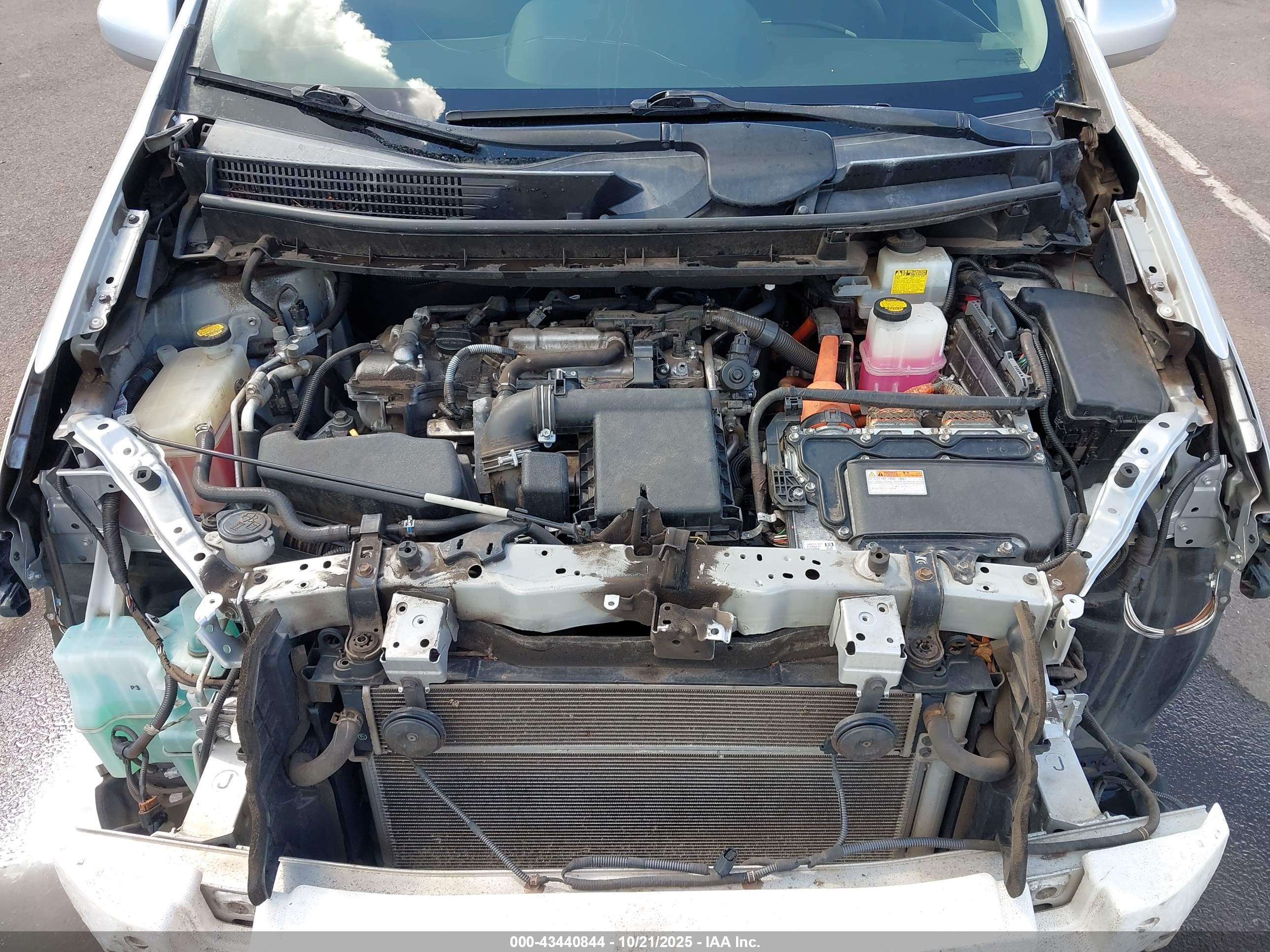 TOYOTA PRIUS image 10