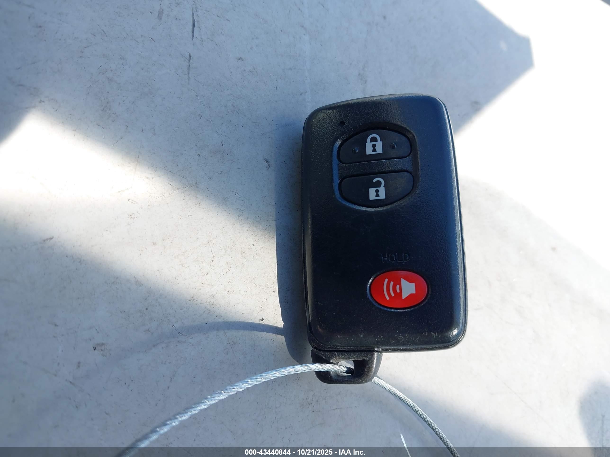 TOYOTA PRIUS image 11