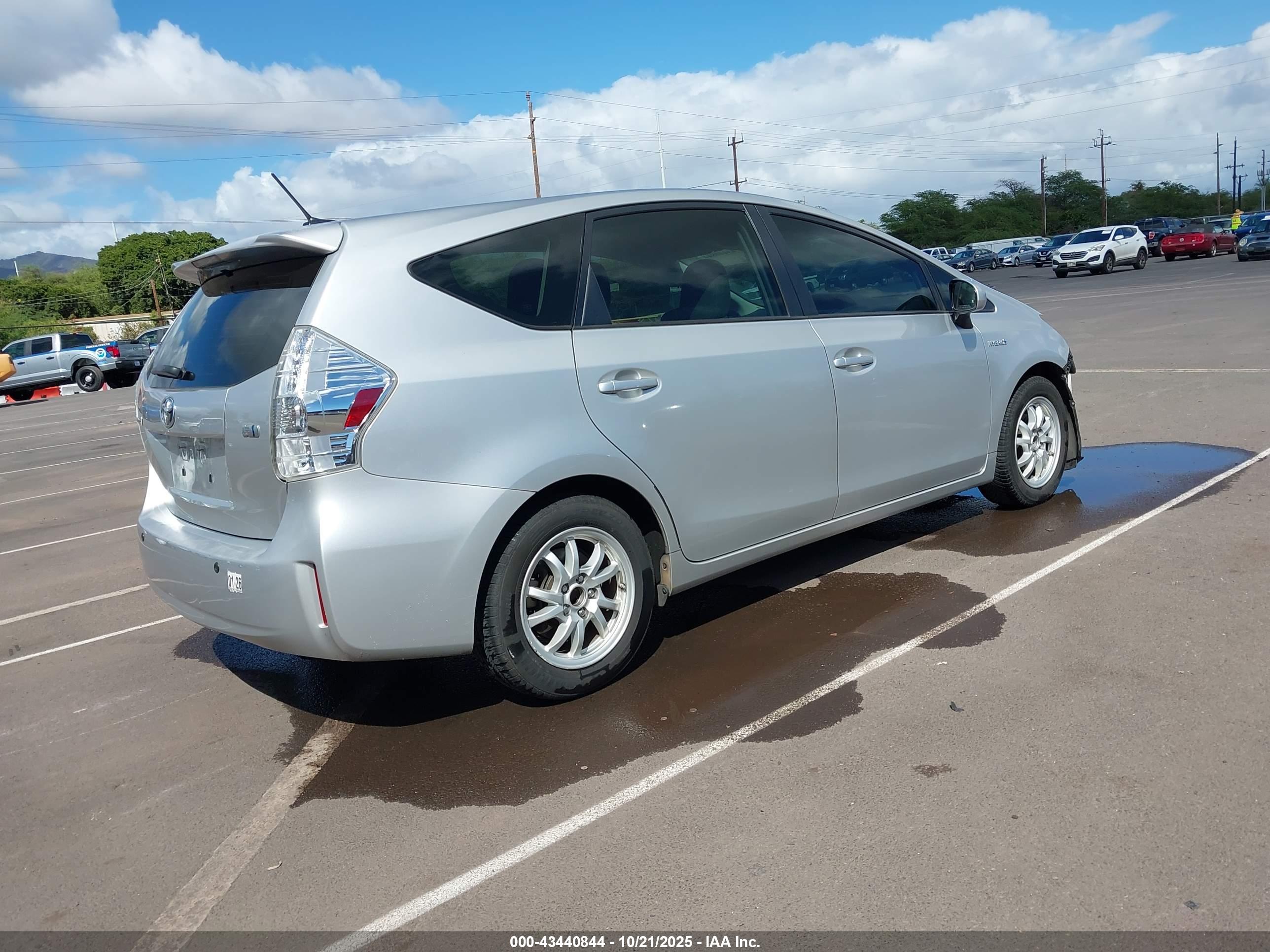 TOYOTA PRIUS image 4
