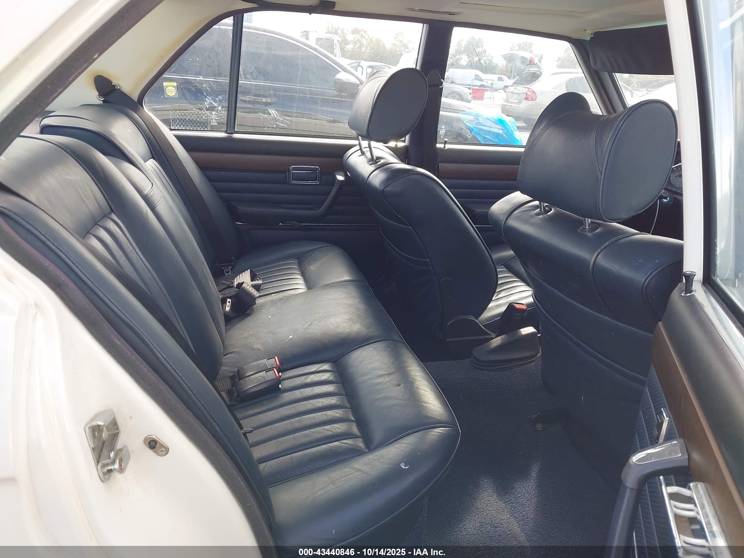 BMW 528I image 8