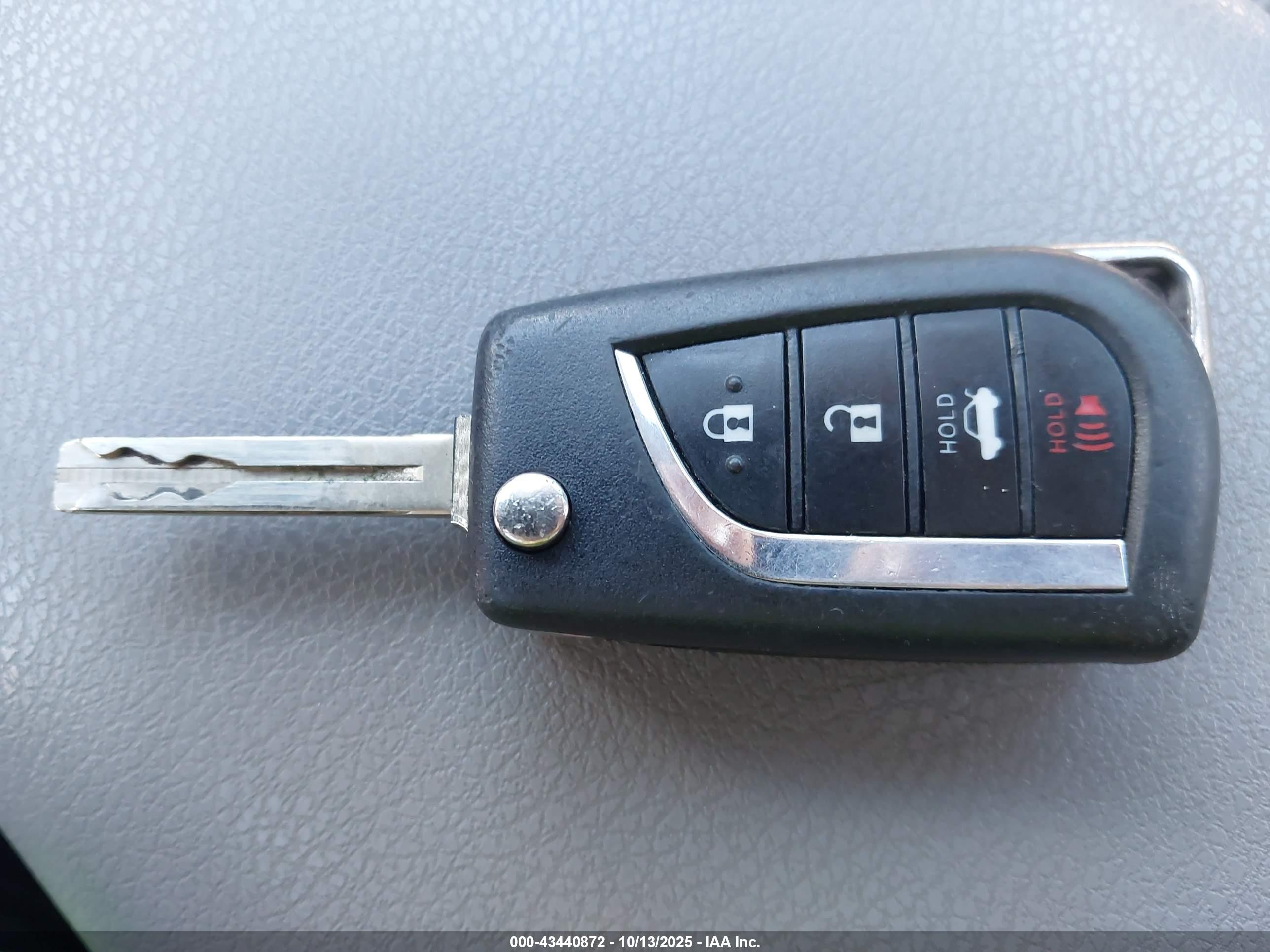 TOYOTA CAMRY image 11
