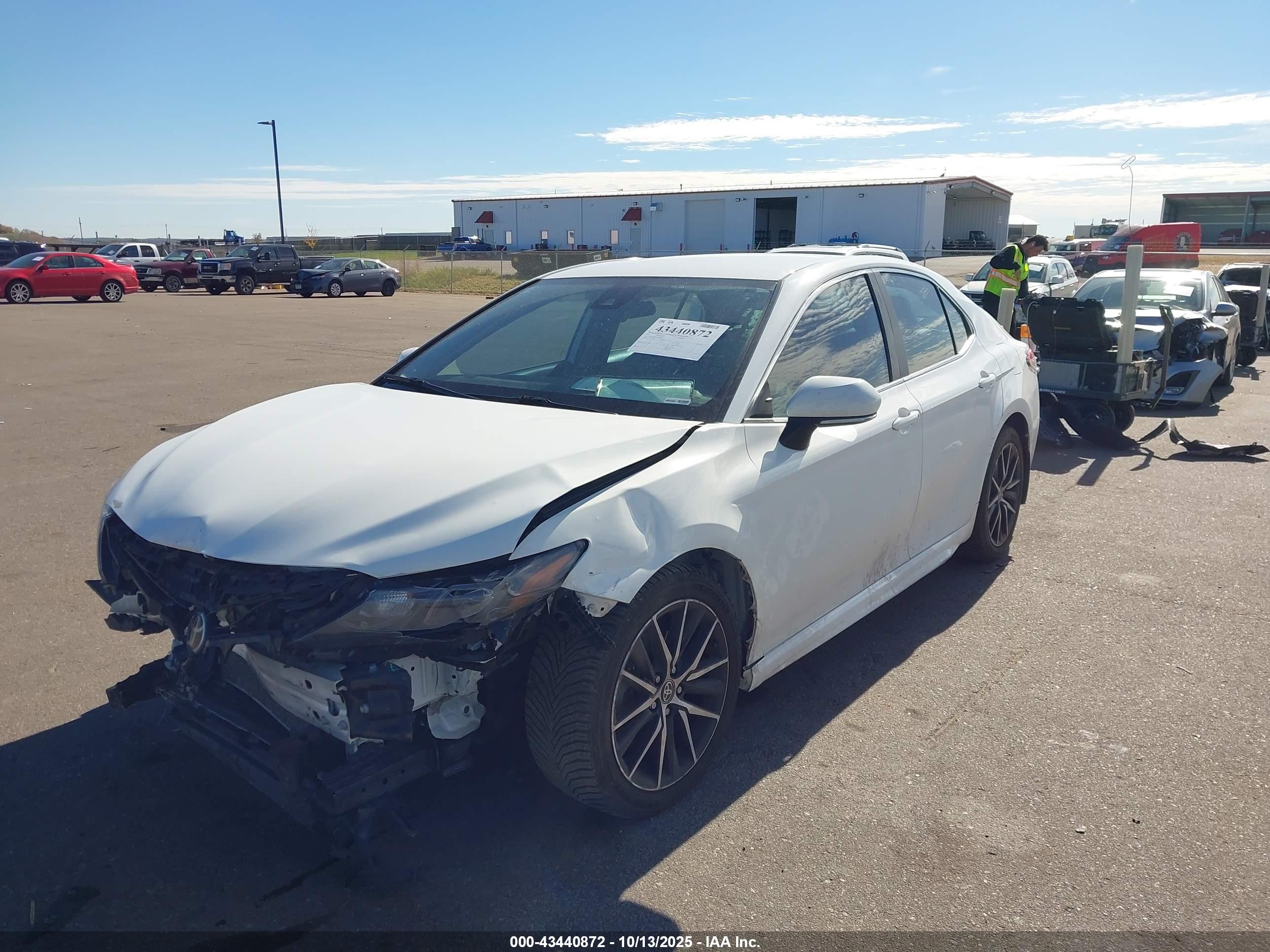 TOYOTA CAMRY image 2