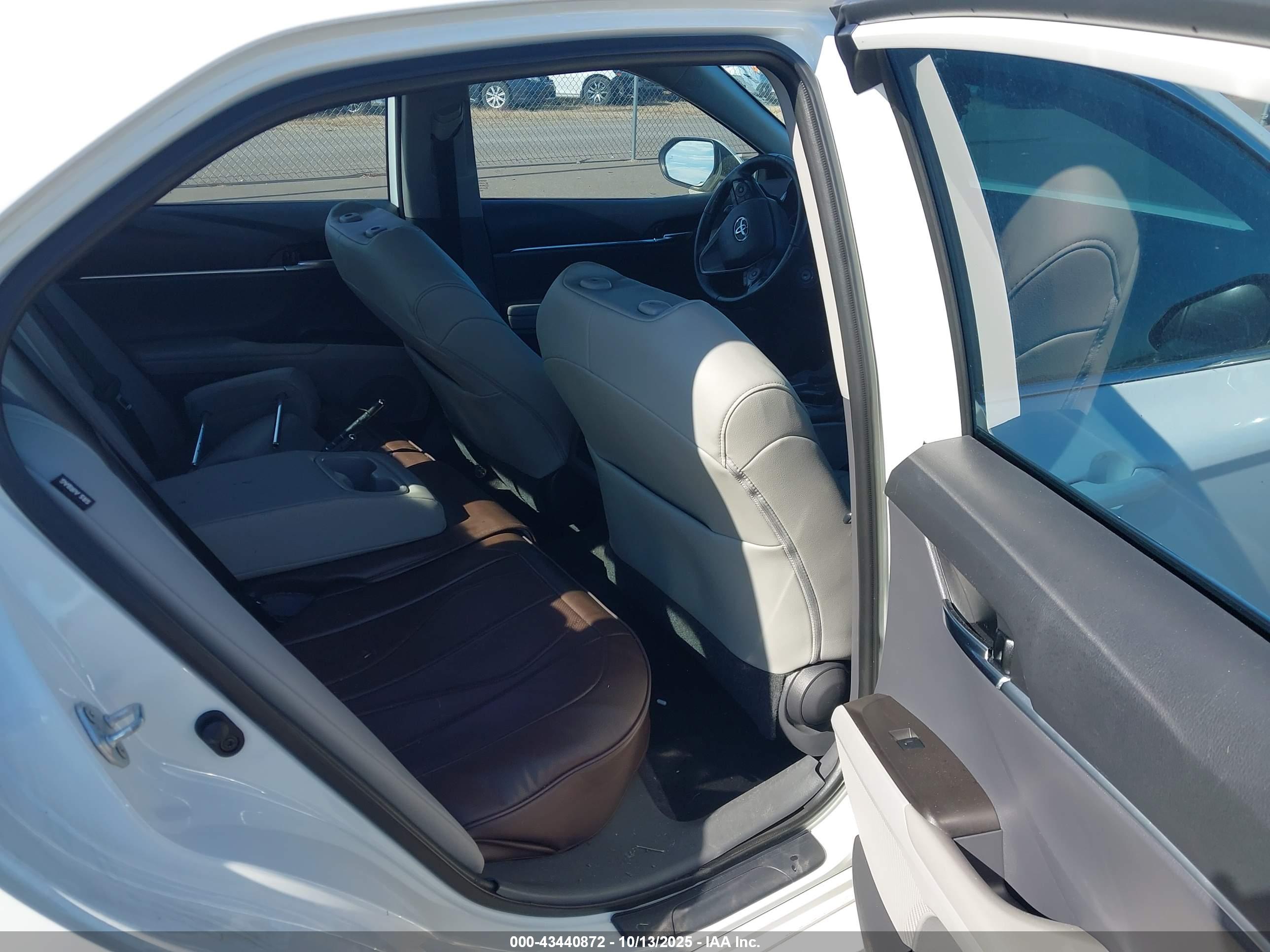 TOYOTA CAMRY image 8
