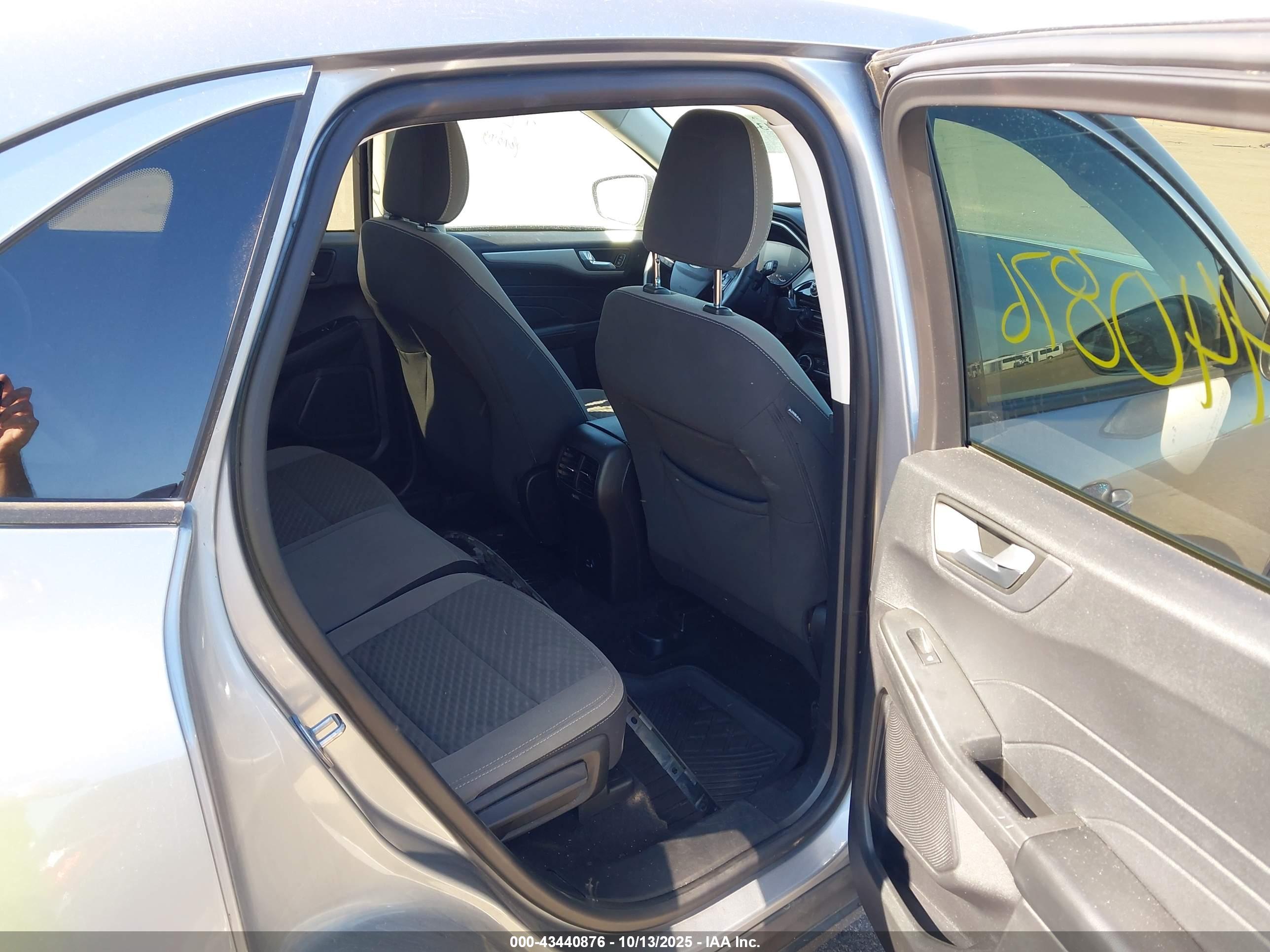 FORD ESCAPE image 8