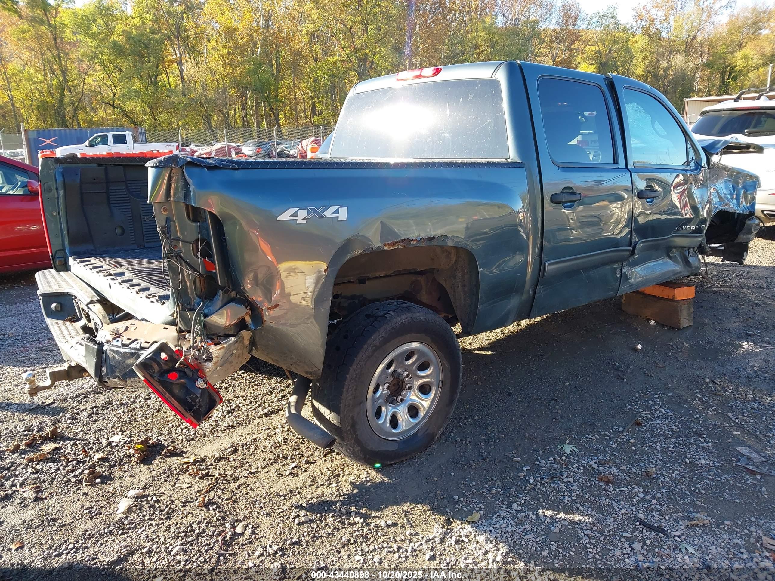 CHEVROLET SILVERADO image 4