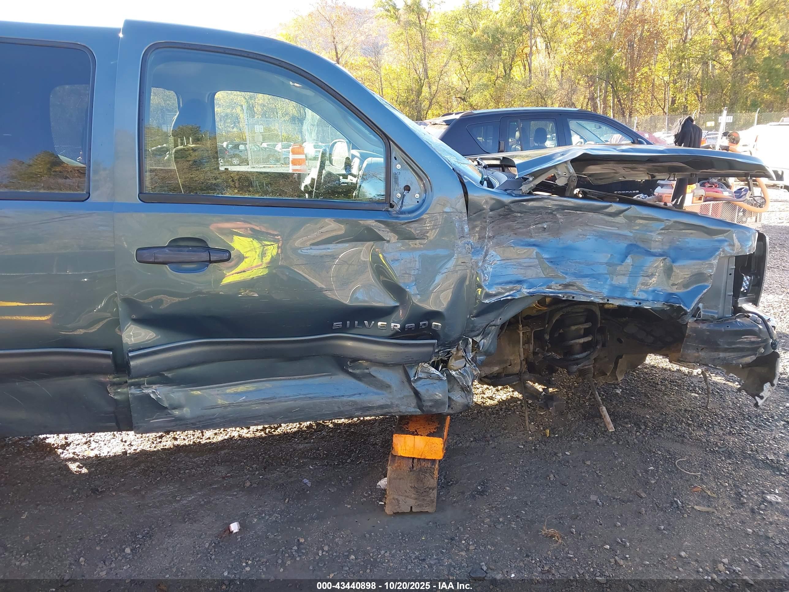 CHEVROLET SILVERADO image 6