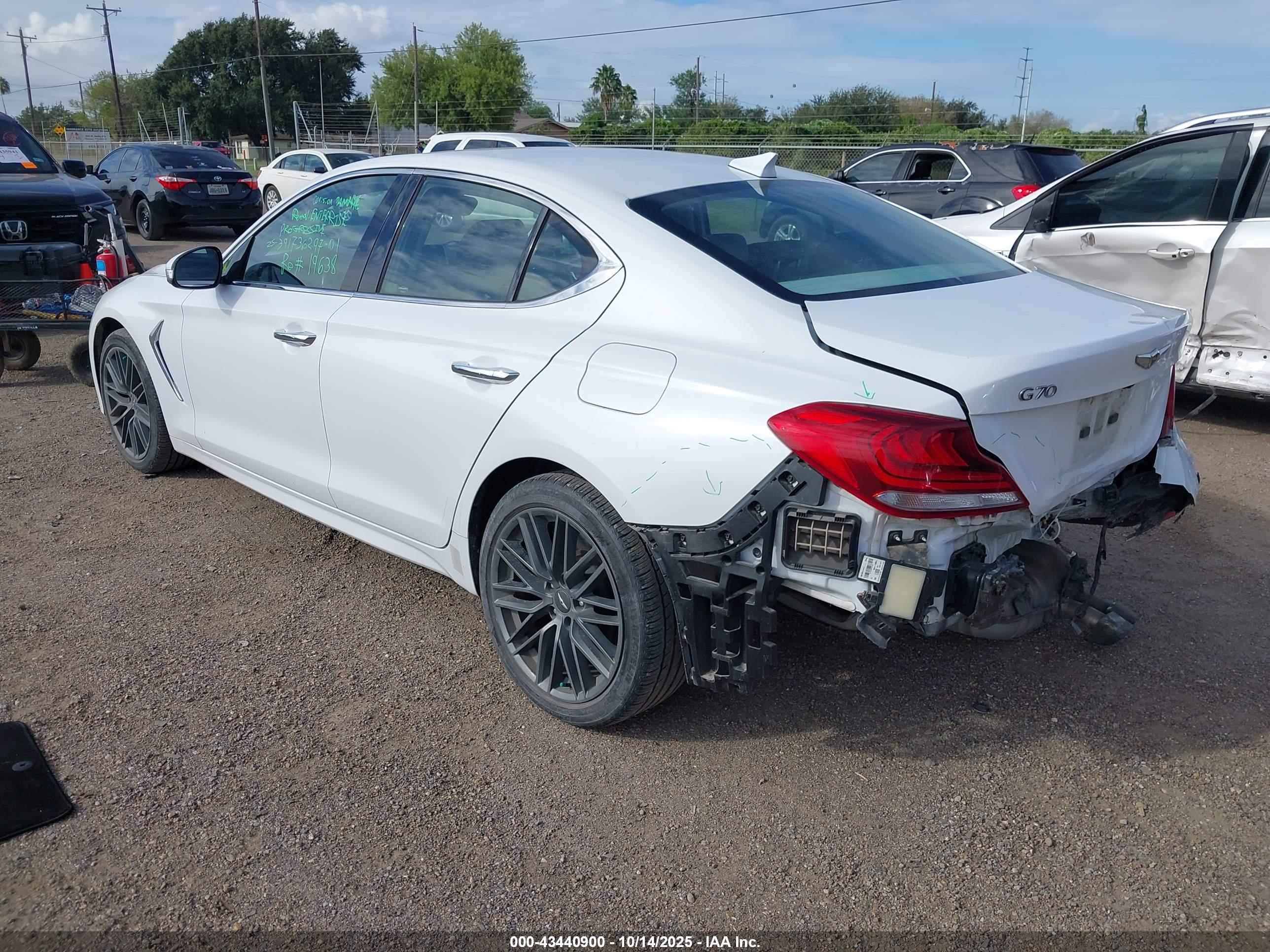 GENESIS G70 image 3