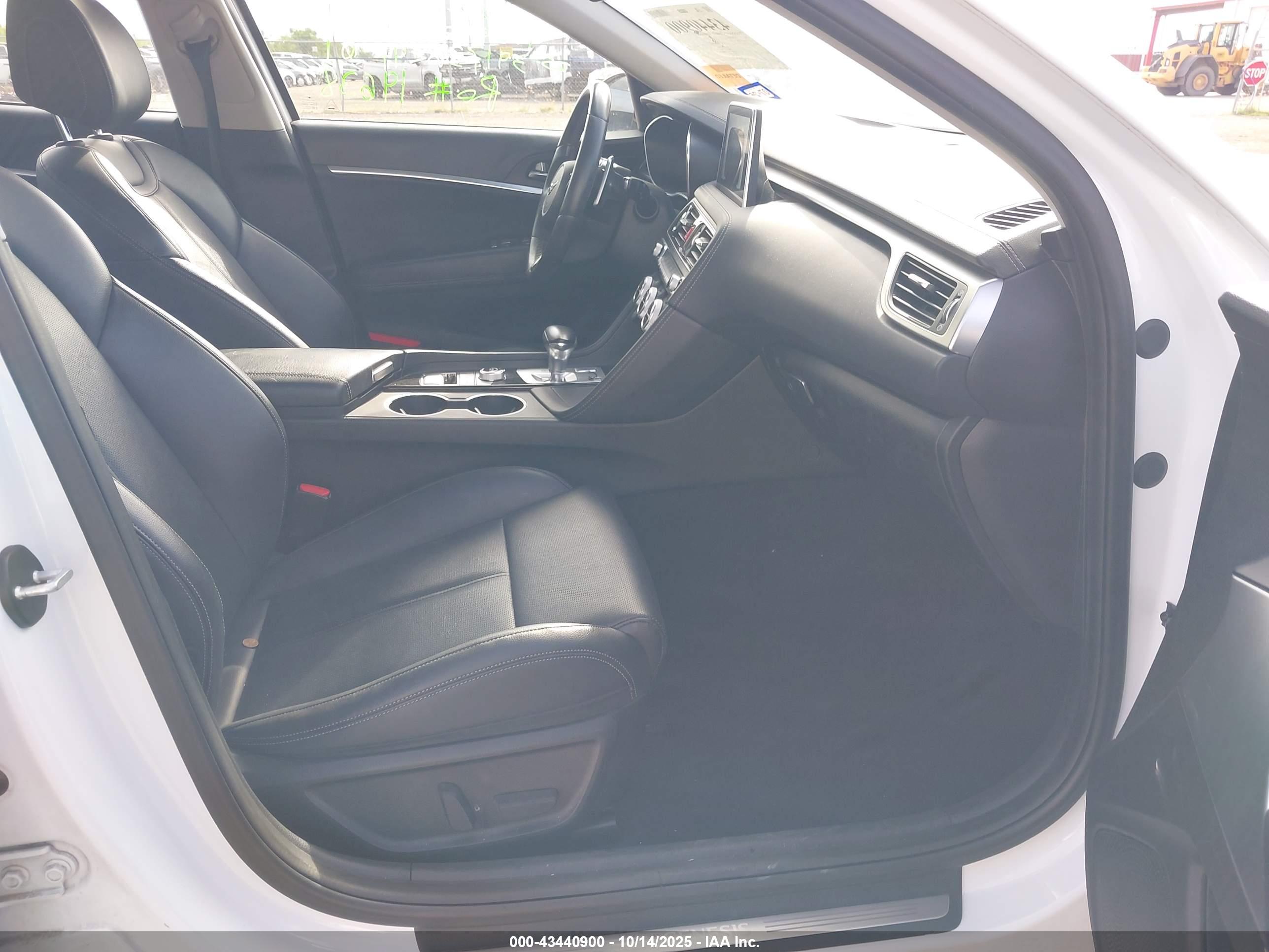 GENESIS G70 image 5