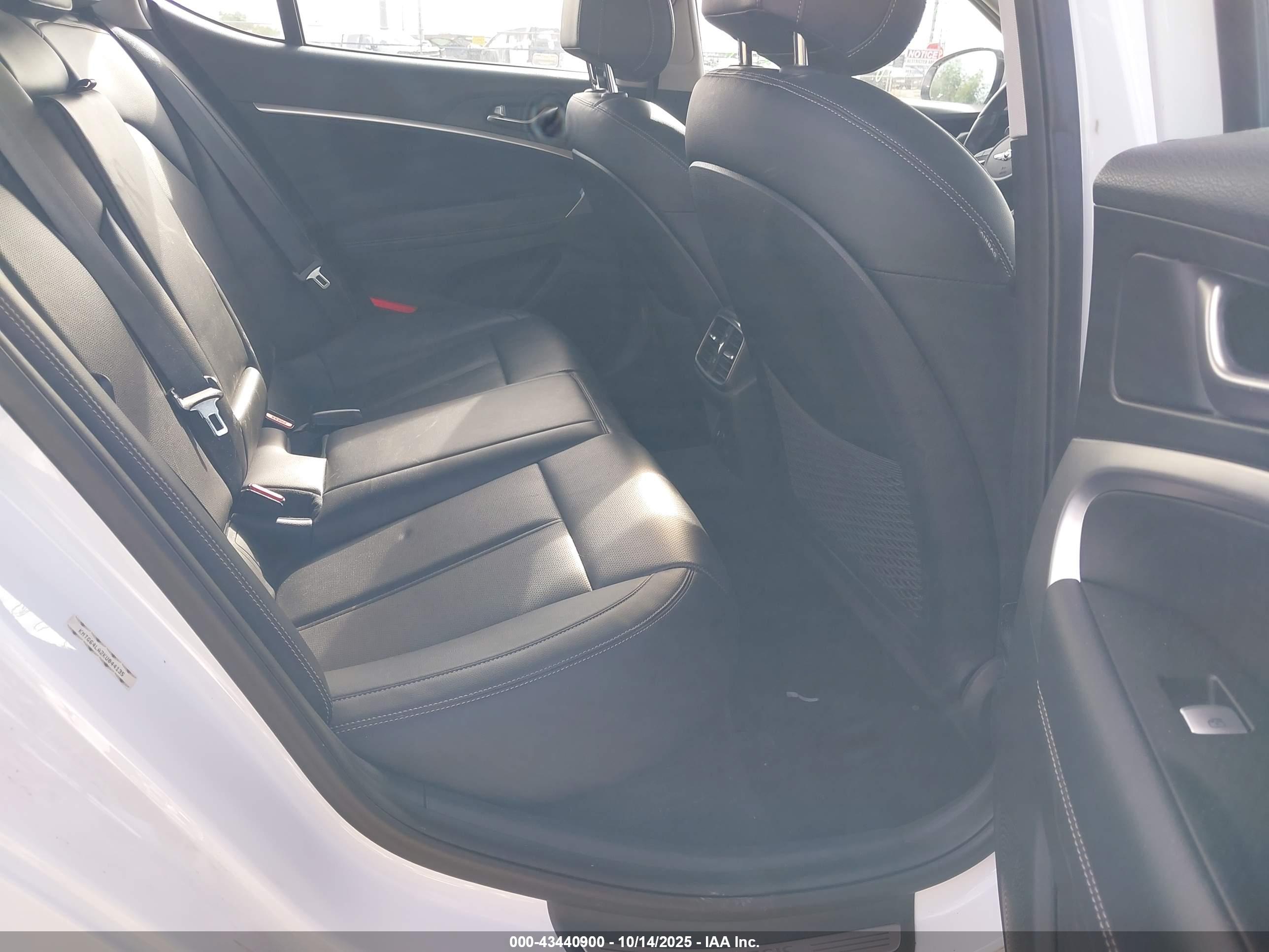 GENESIS G70 image 8