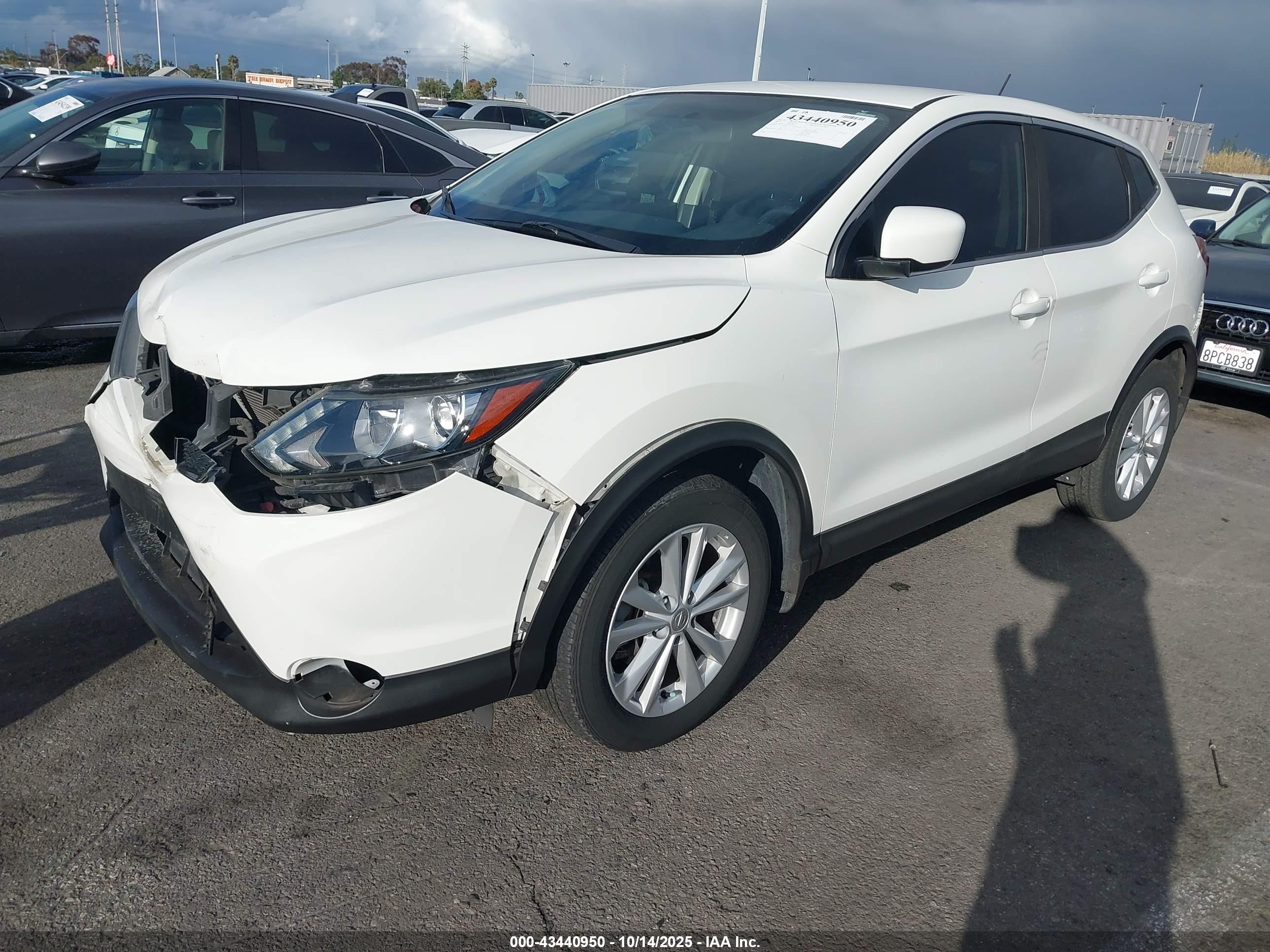 NISSAN ROGUE image 2