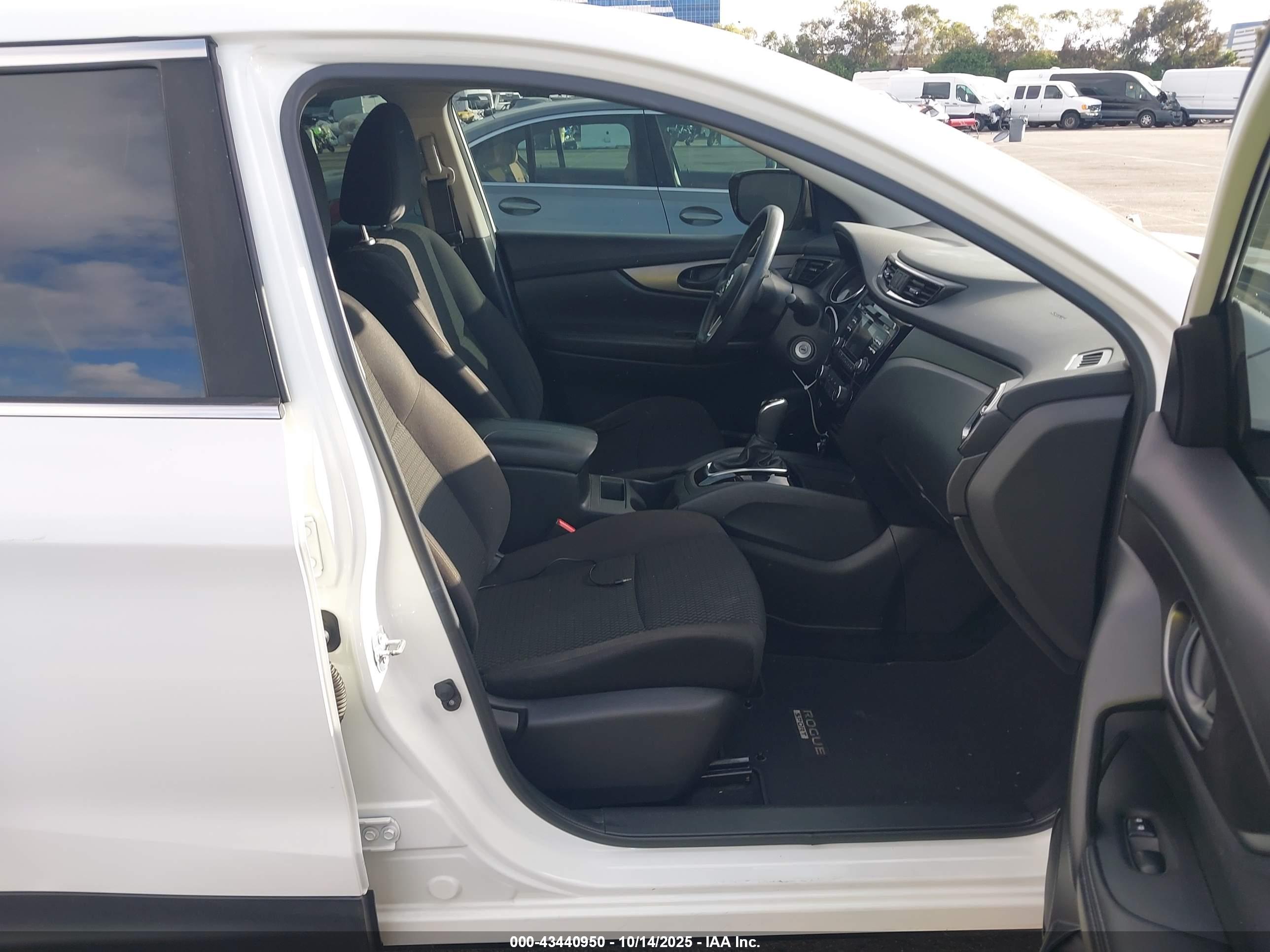 NISSAN ROGUE image 5