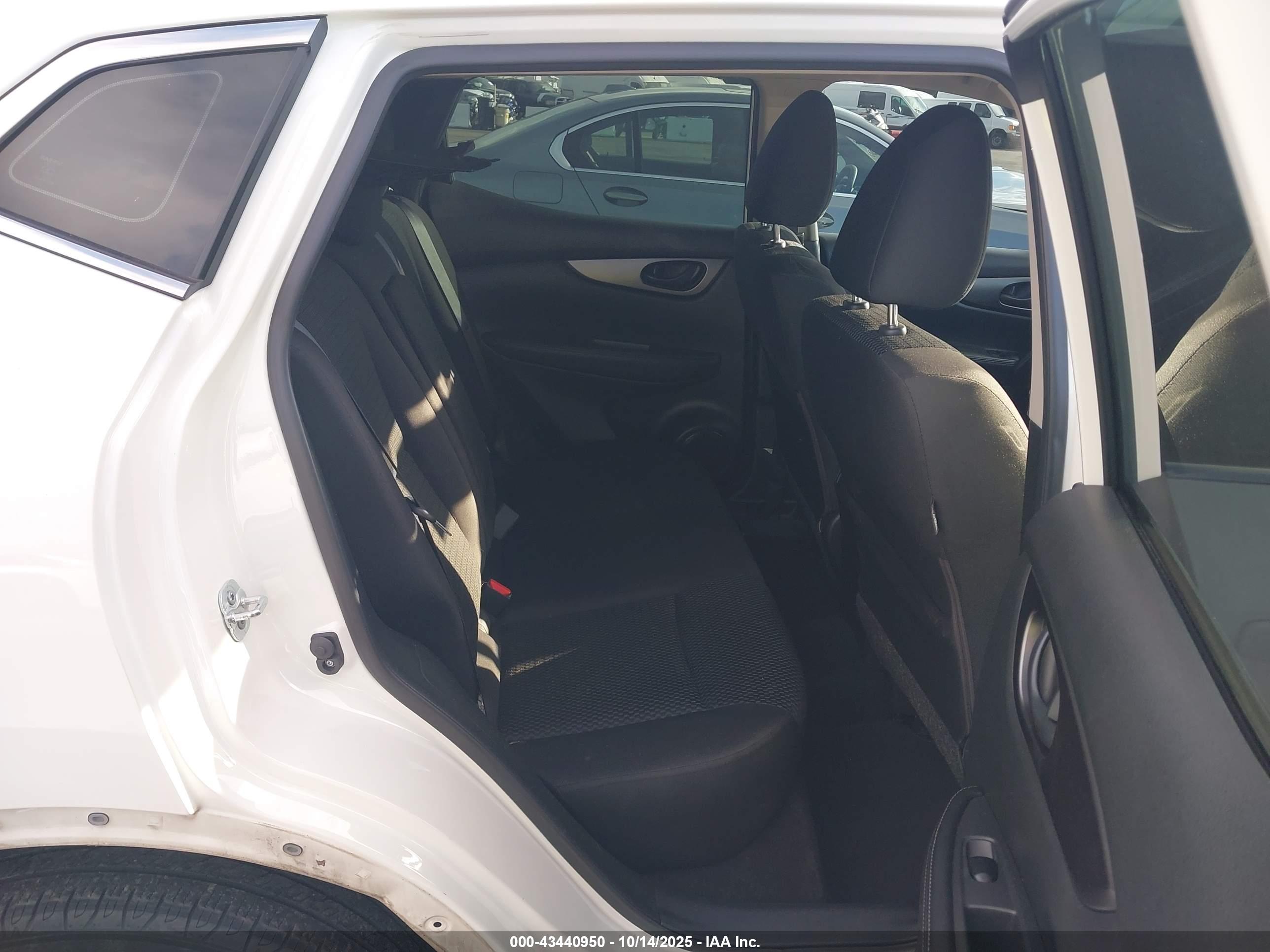 NISSAN ROGUE image 8