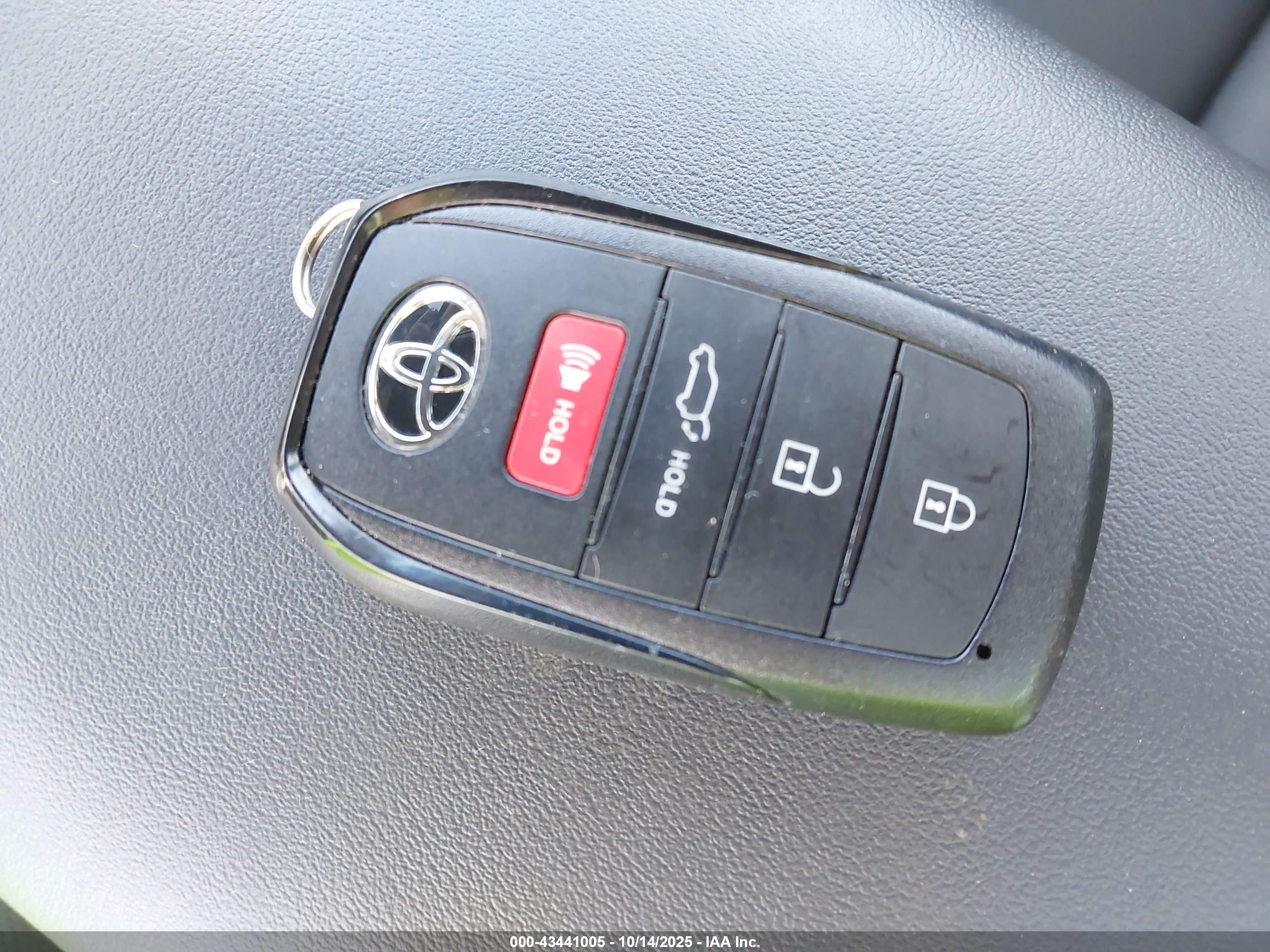 TOYOTA PRIUS image 11
