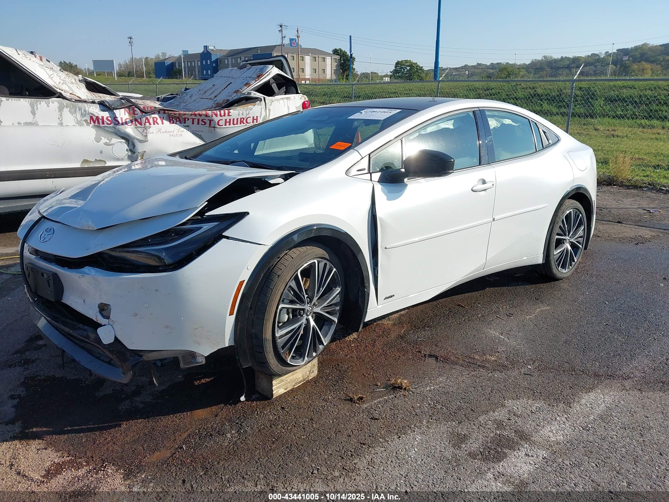 TOYOTA PRIUS image 2
