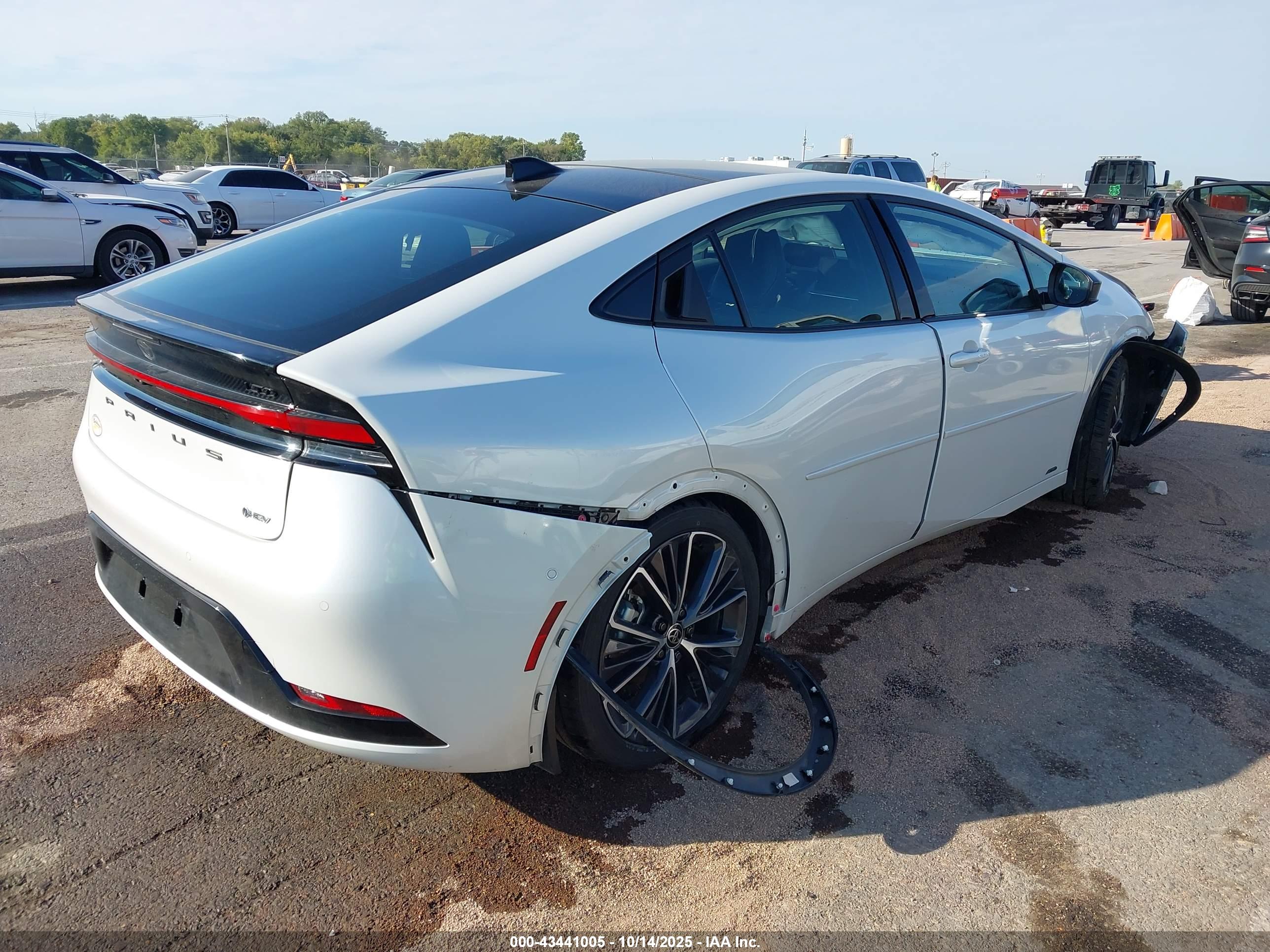 TOYOTA PRIUS image 4