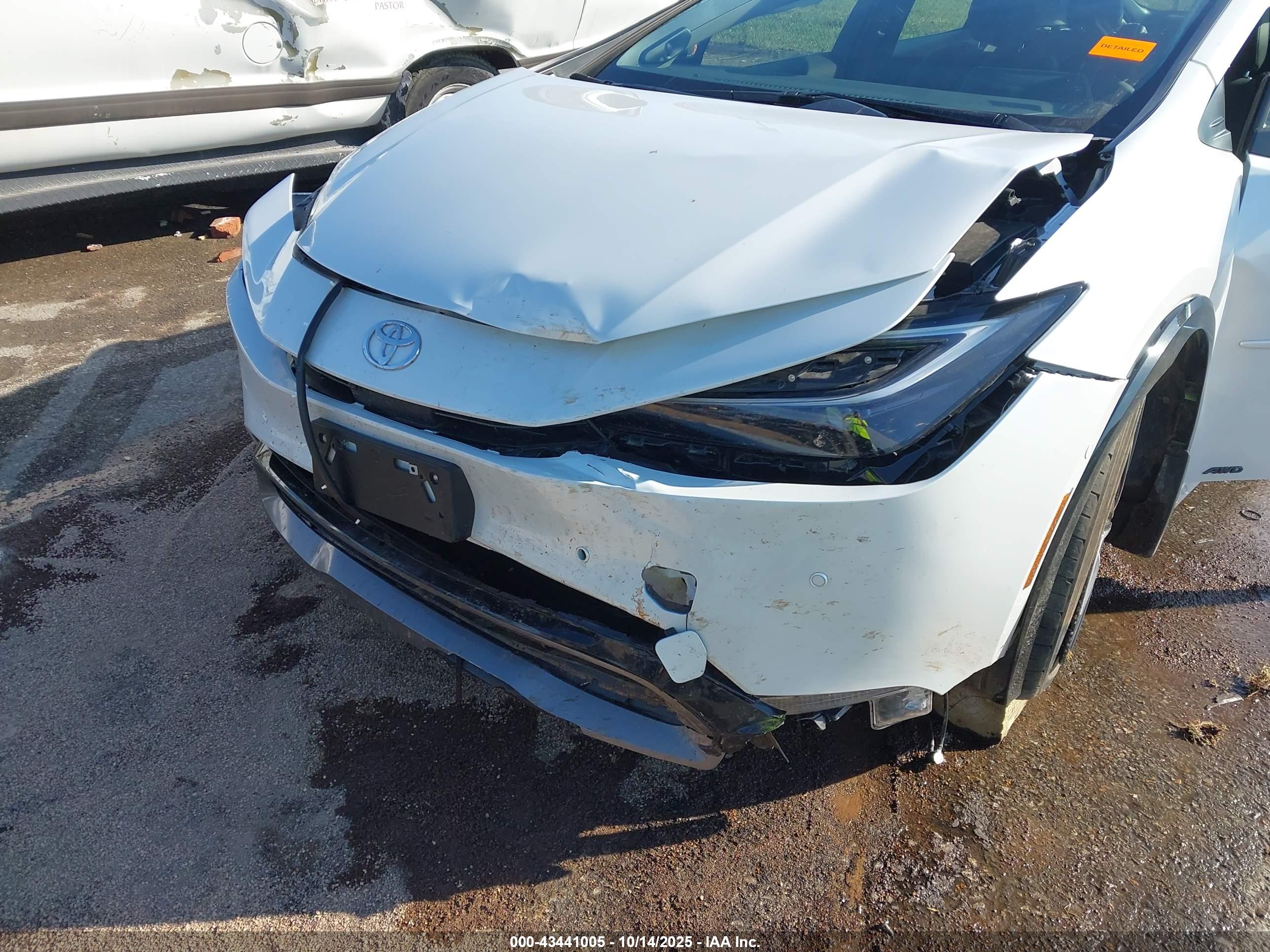 TOYOTA PRIUS image 6