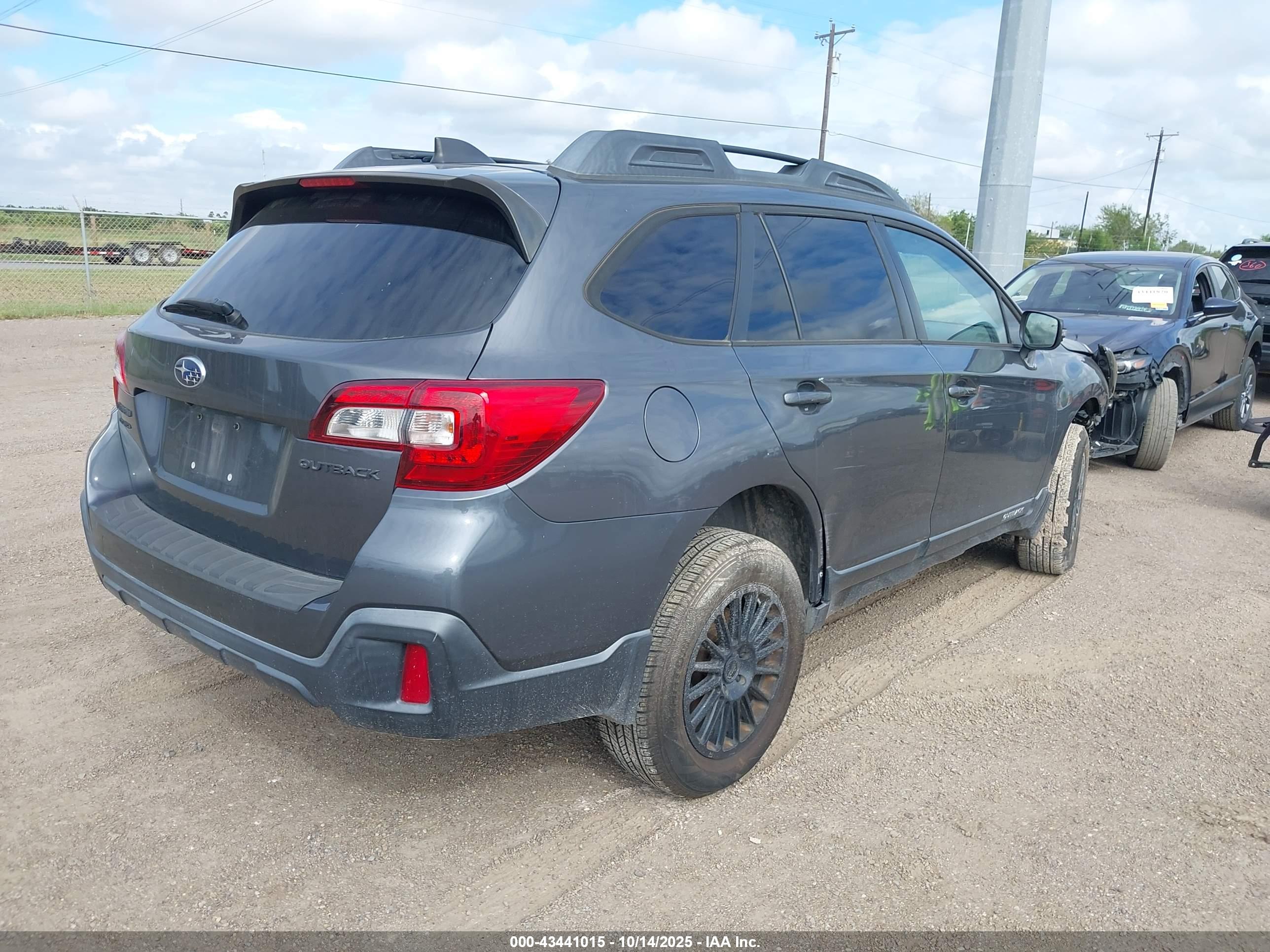 SUBARU OUTBACK image 4