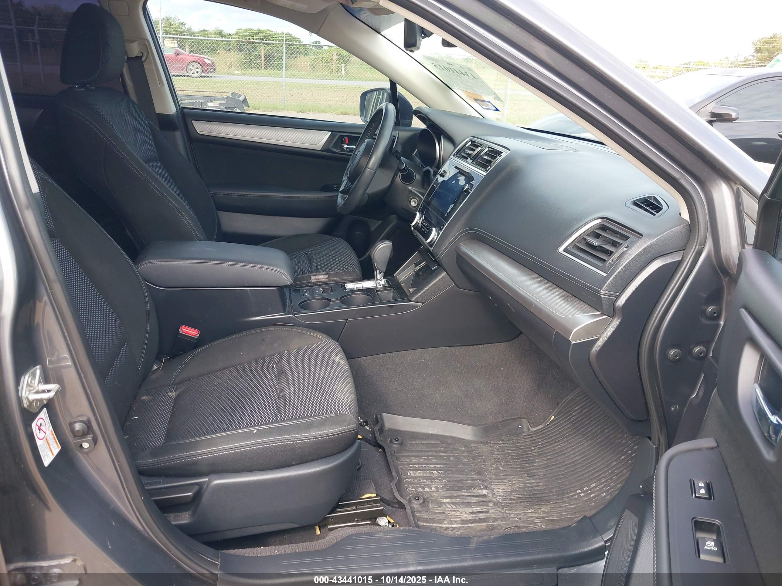 SUBARU OUTBACK image 5