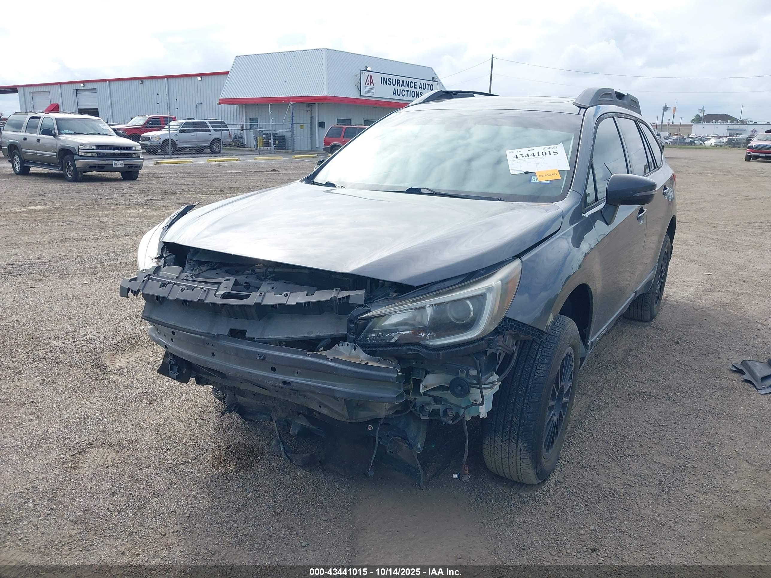 SUBARU OUTBACK image 6