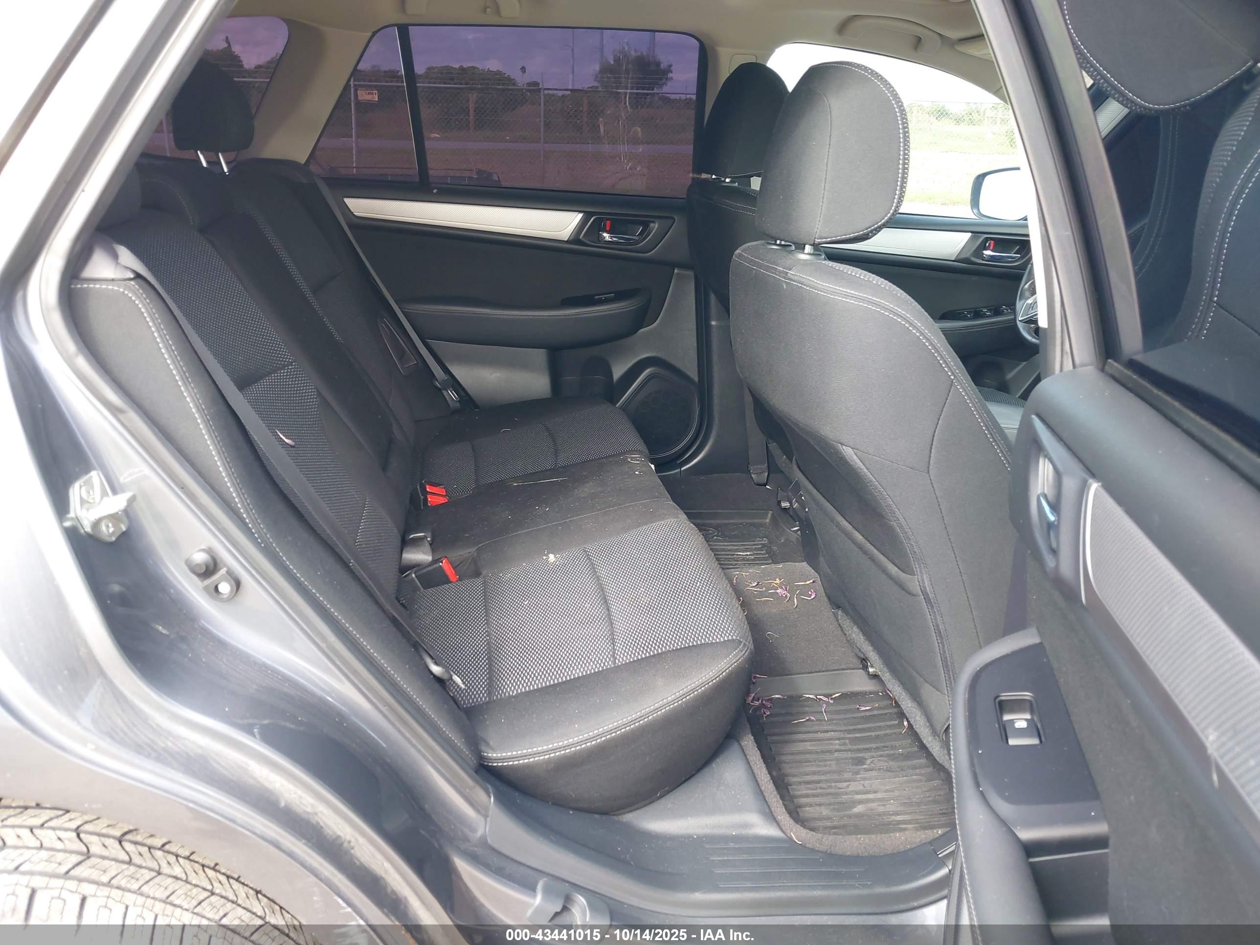 SUBARU OUTBACK image 8