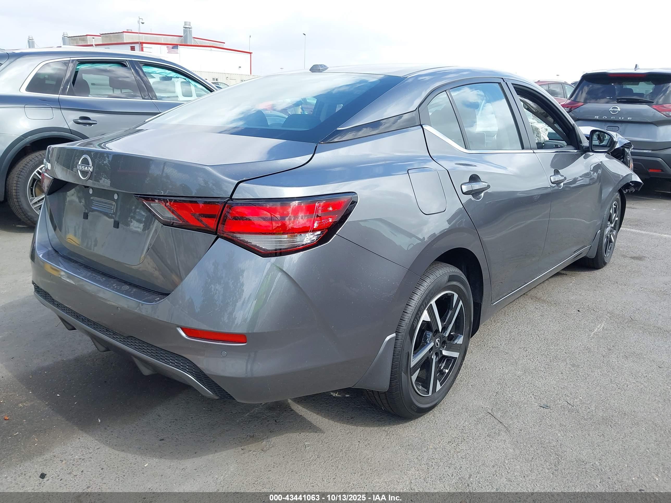 NISSAN SENTRA image 4