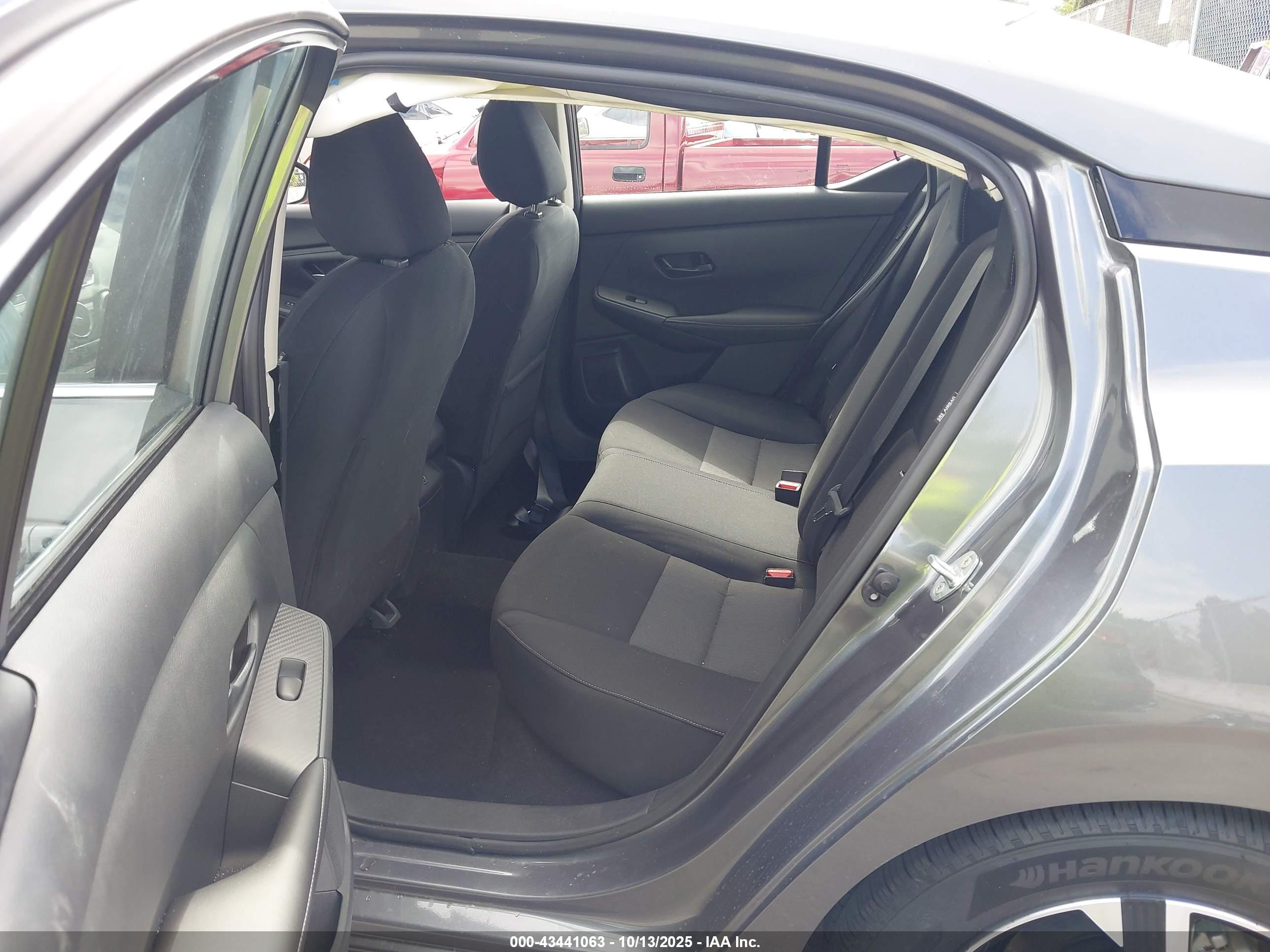 NISSAN SENTRA image 8