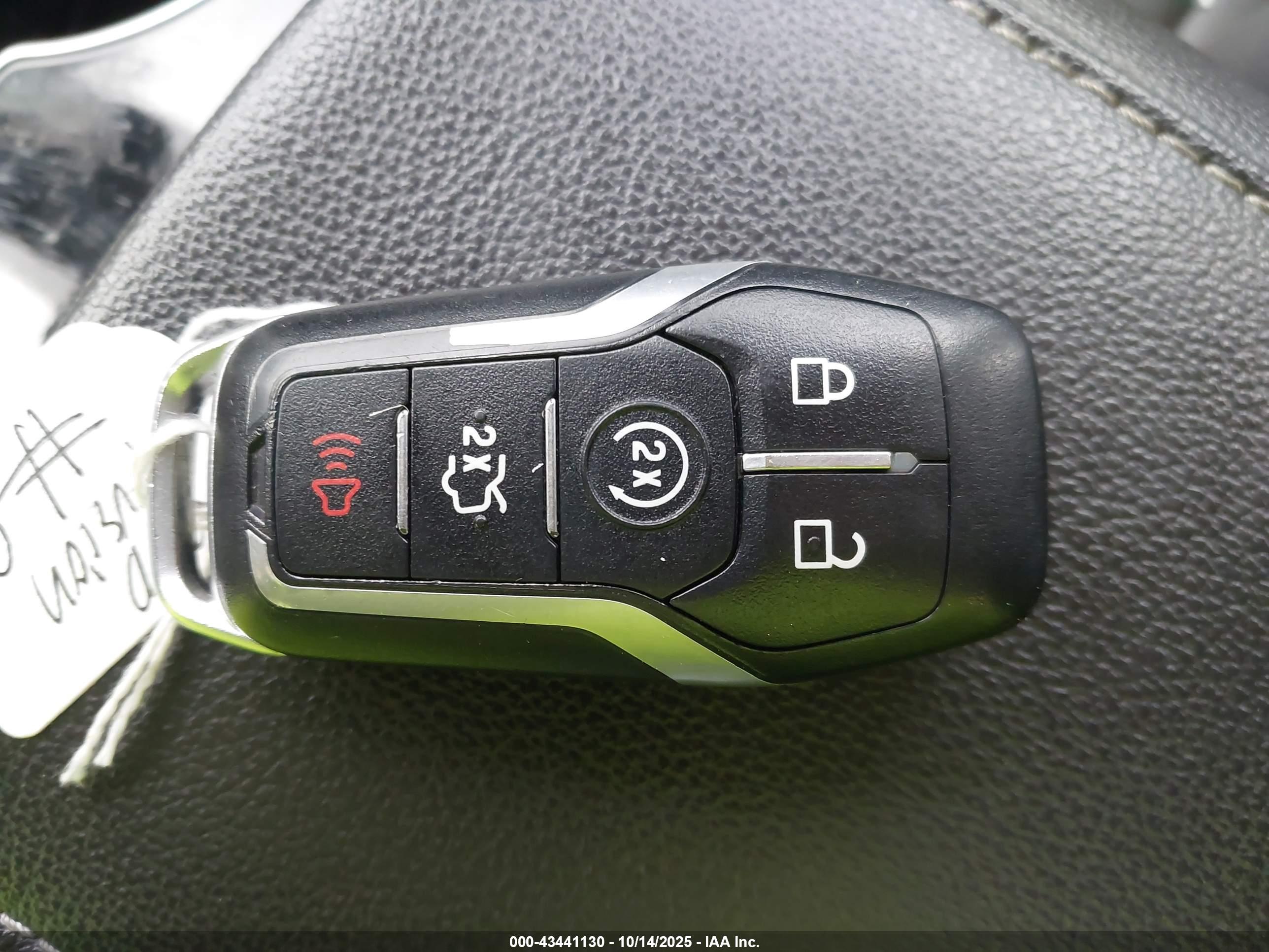 FORD FUSION image 11