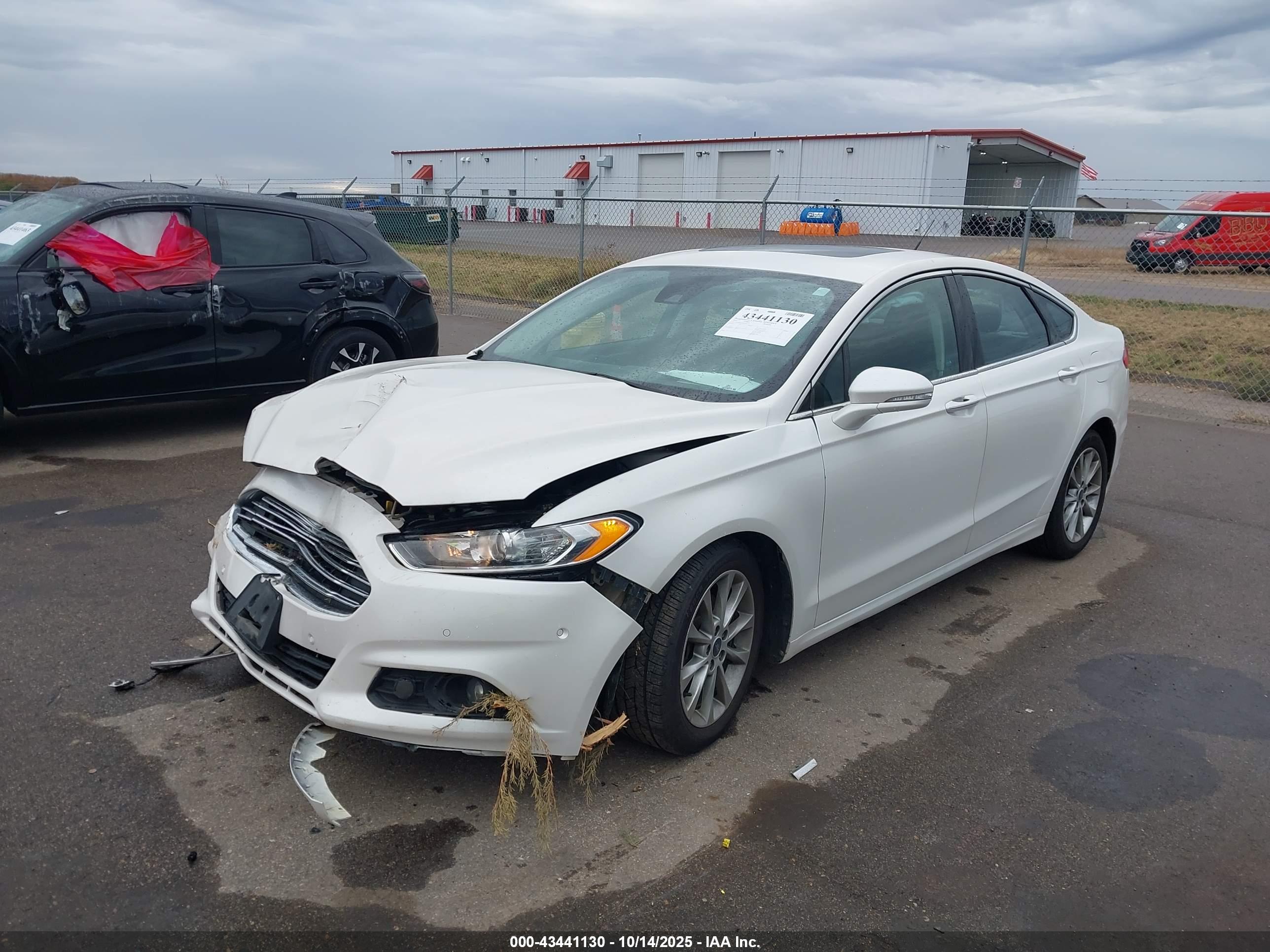 FORD FUSION image 2