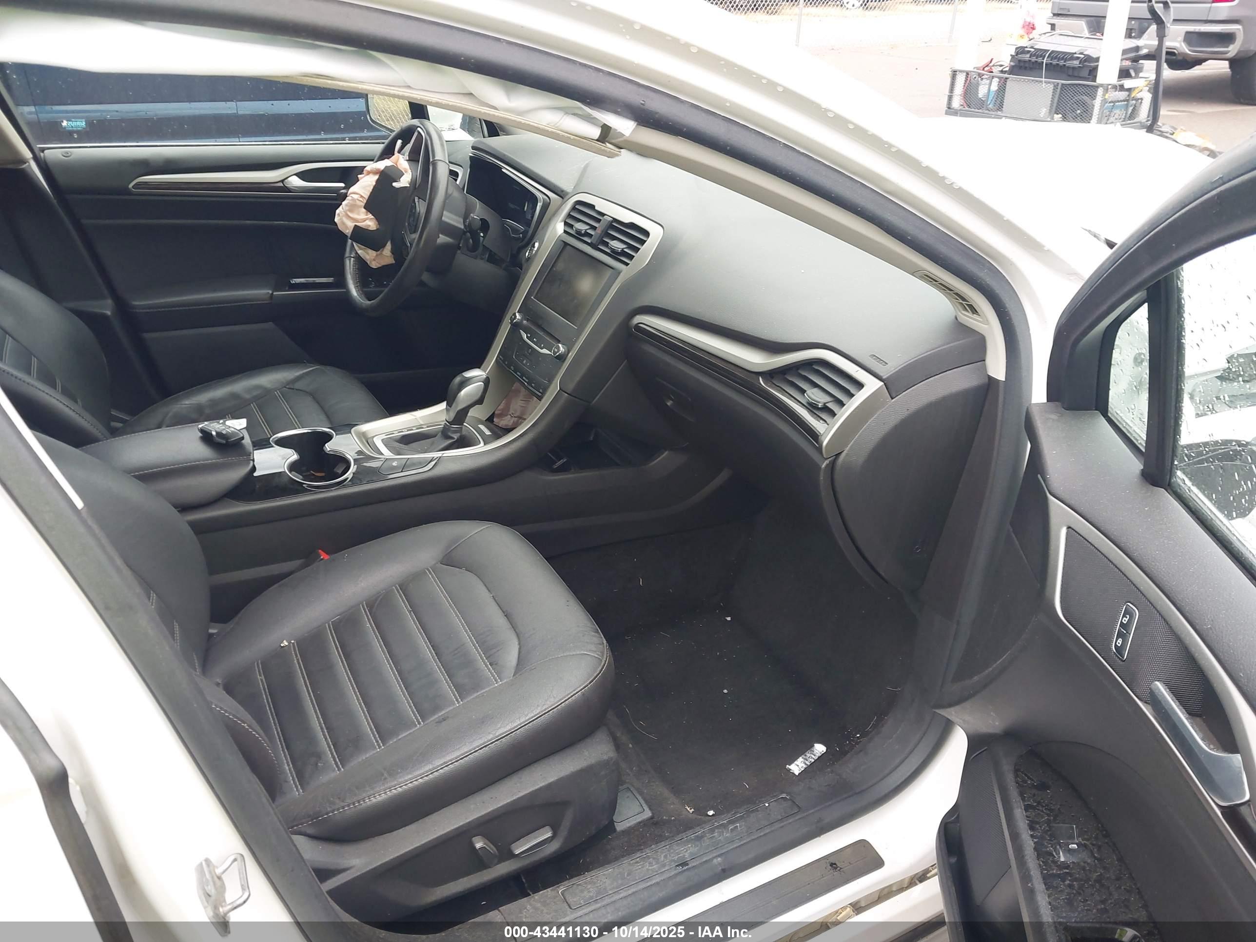 FORD FUSION image 5