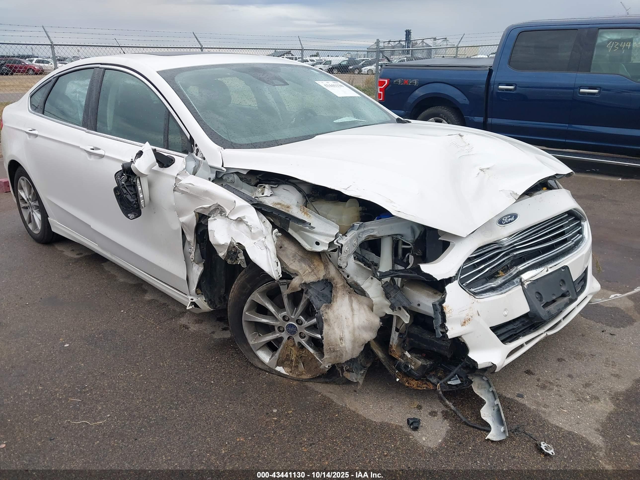 FORD FUSION image 6