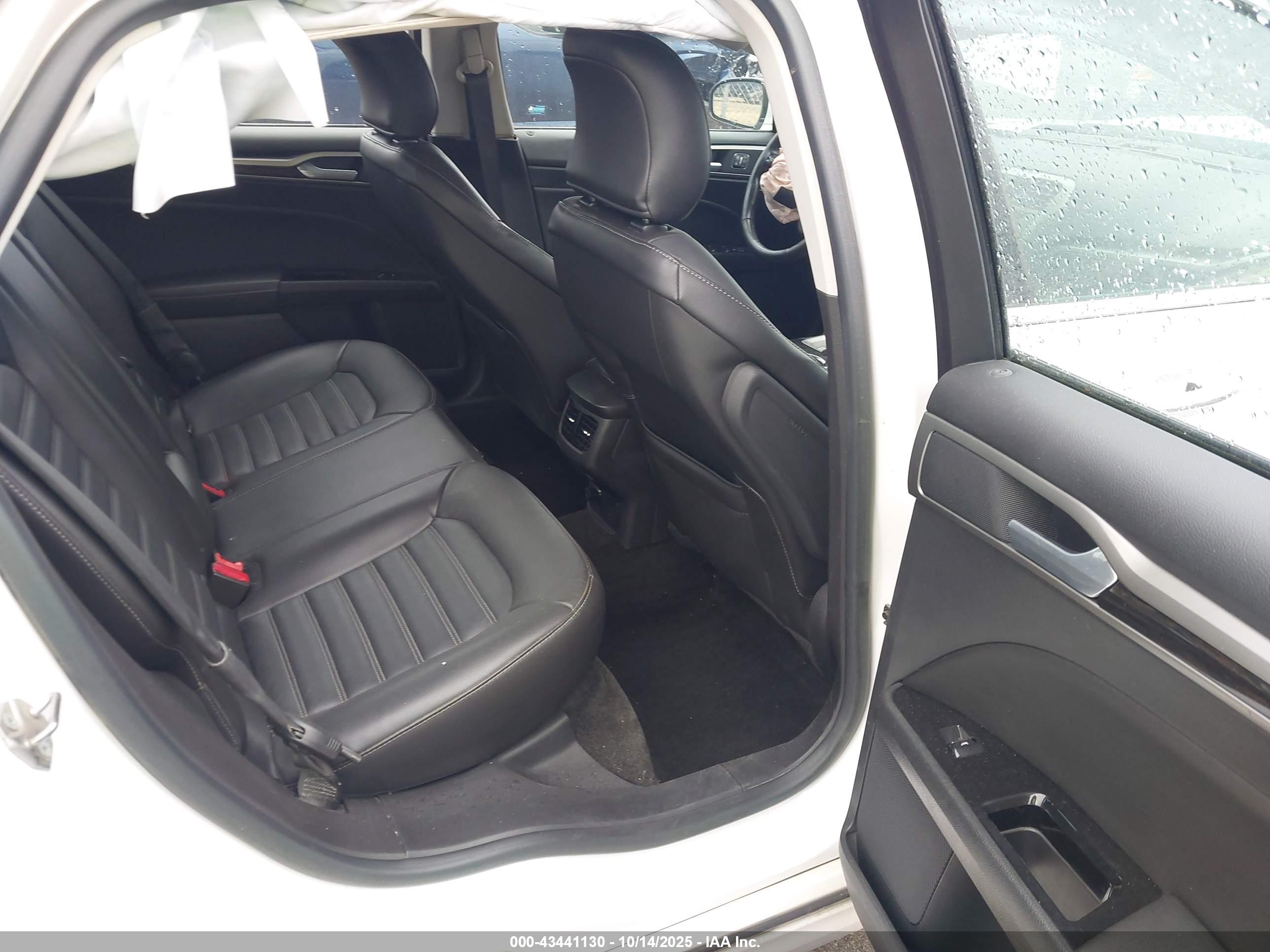 FORD FUSION image 8