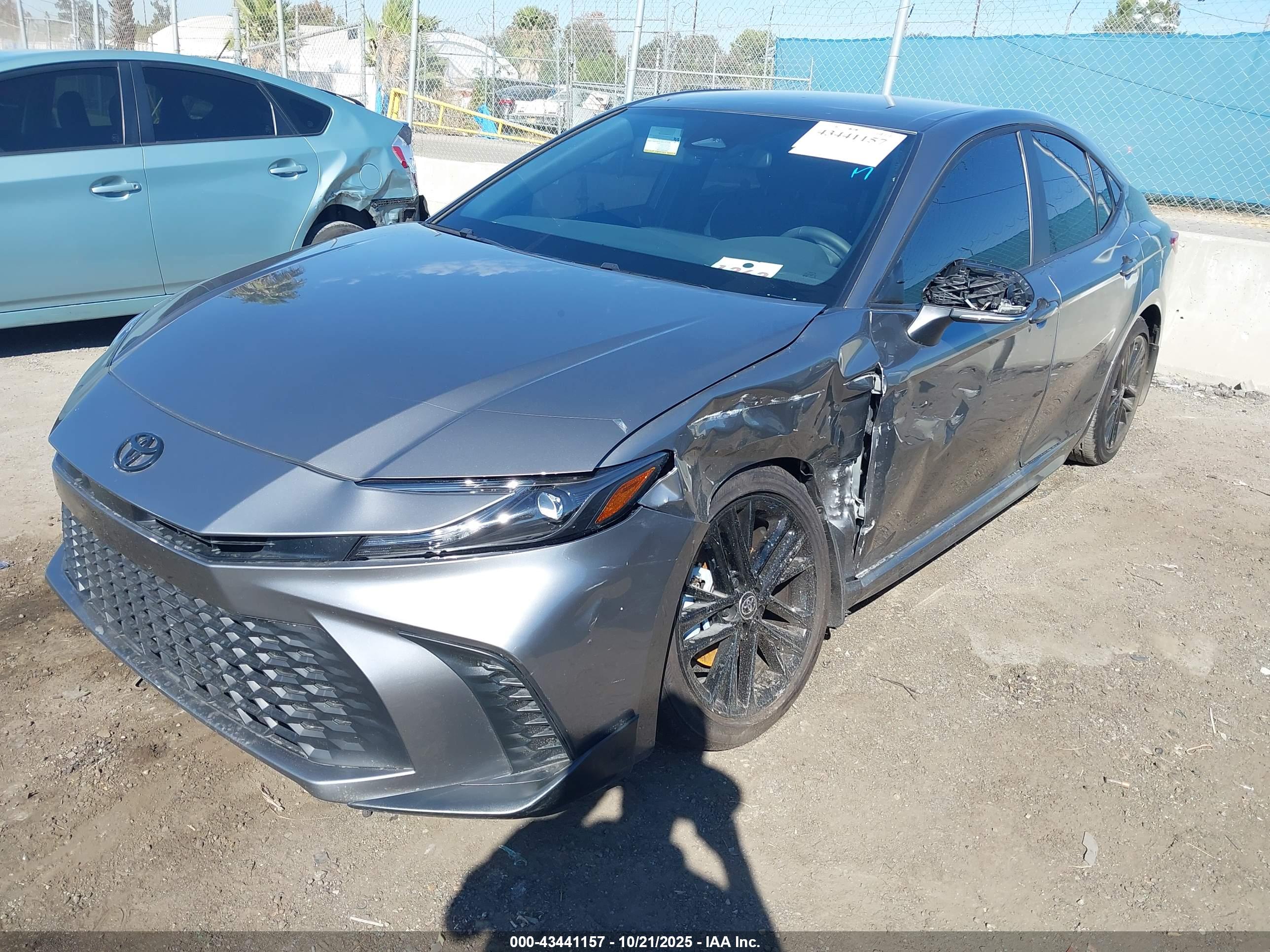 TOYOTA CAMRY image 2