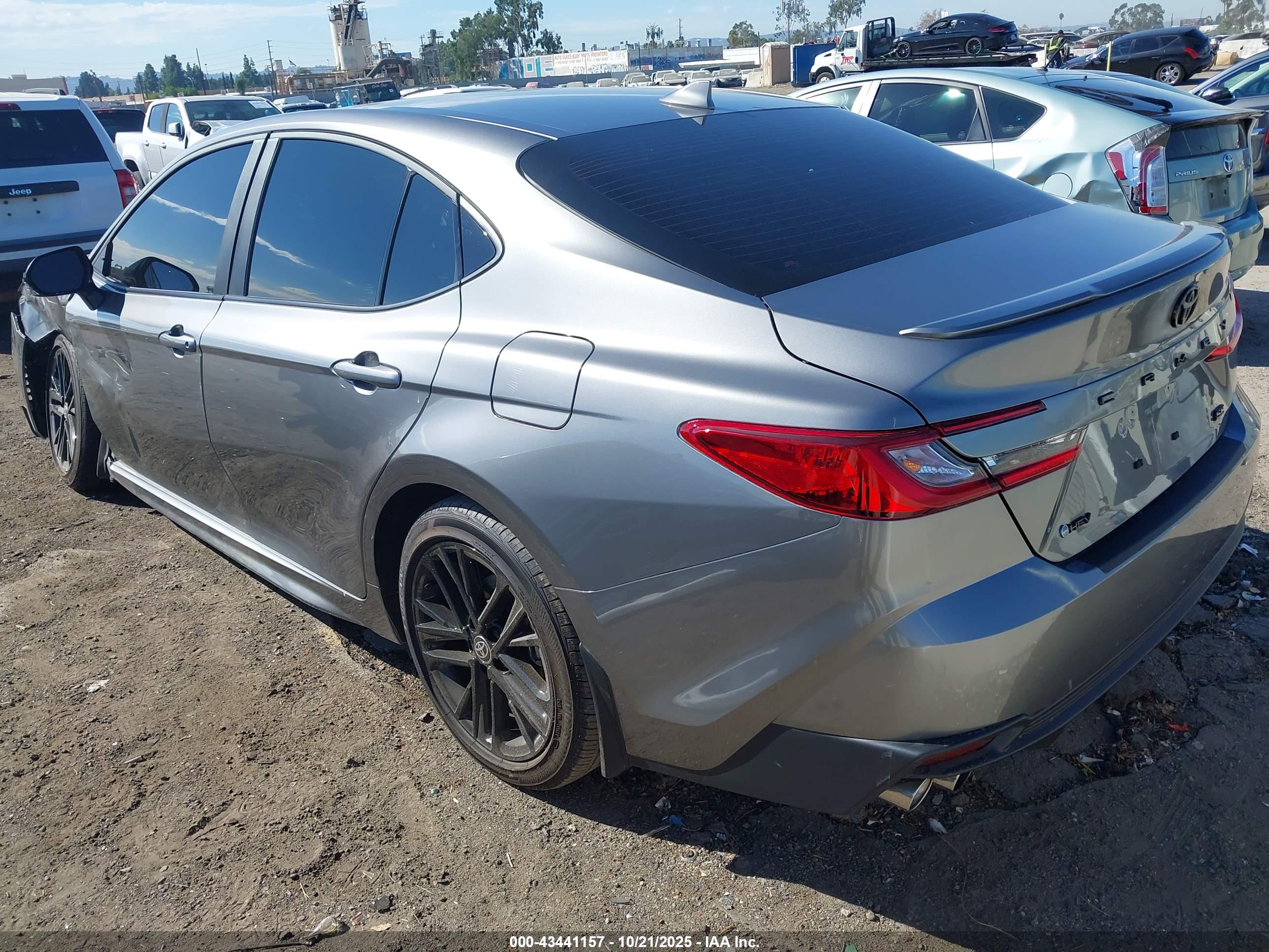 TOYOTA CAMRY image 3