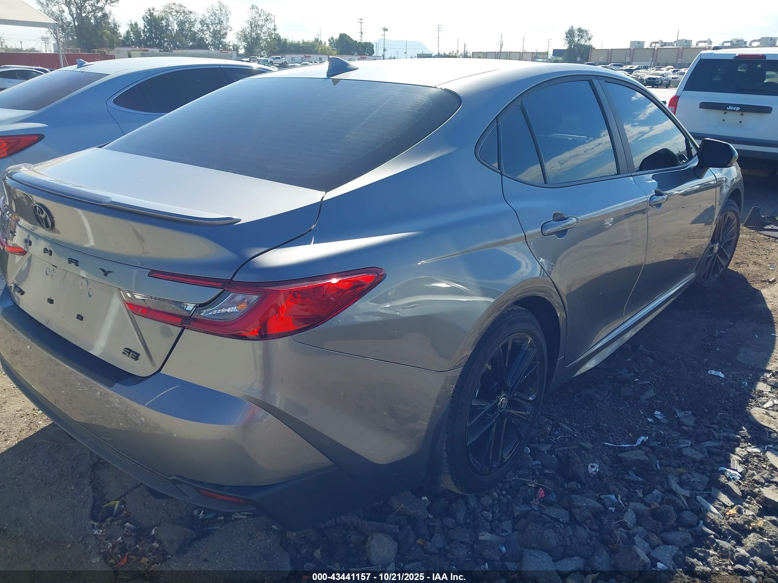 TOYOTA CAMRY image 4