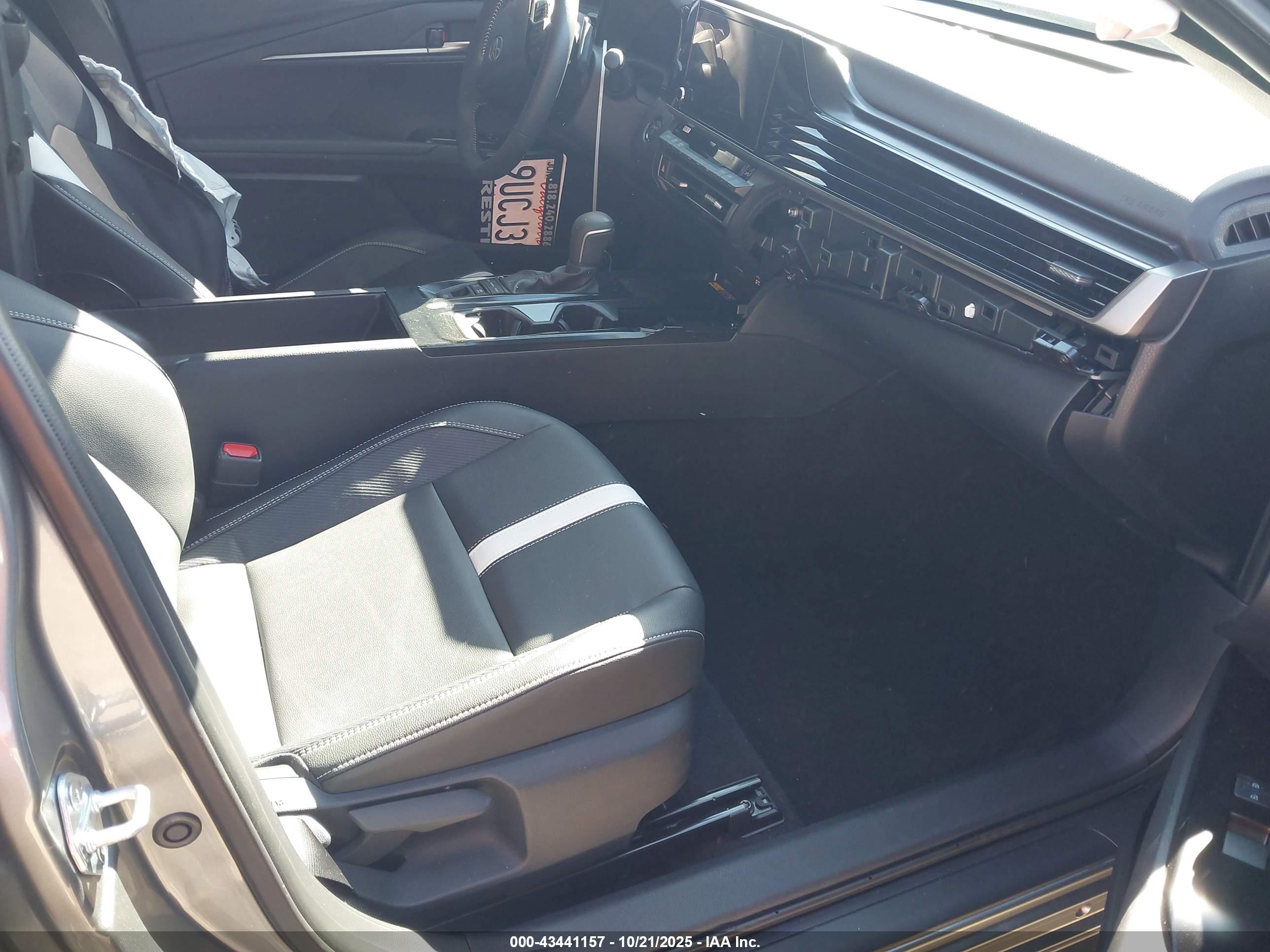 TOYOTA CAMRY image 5