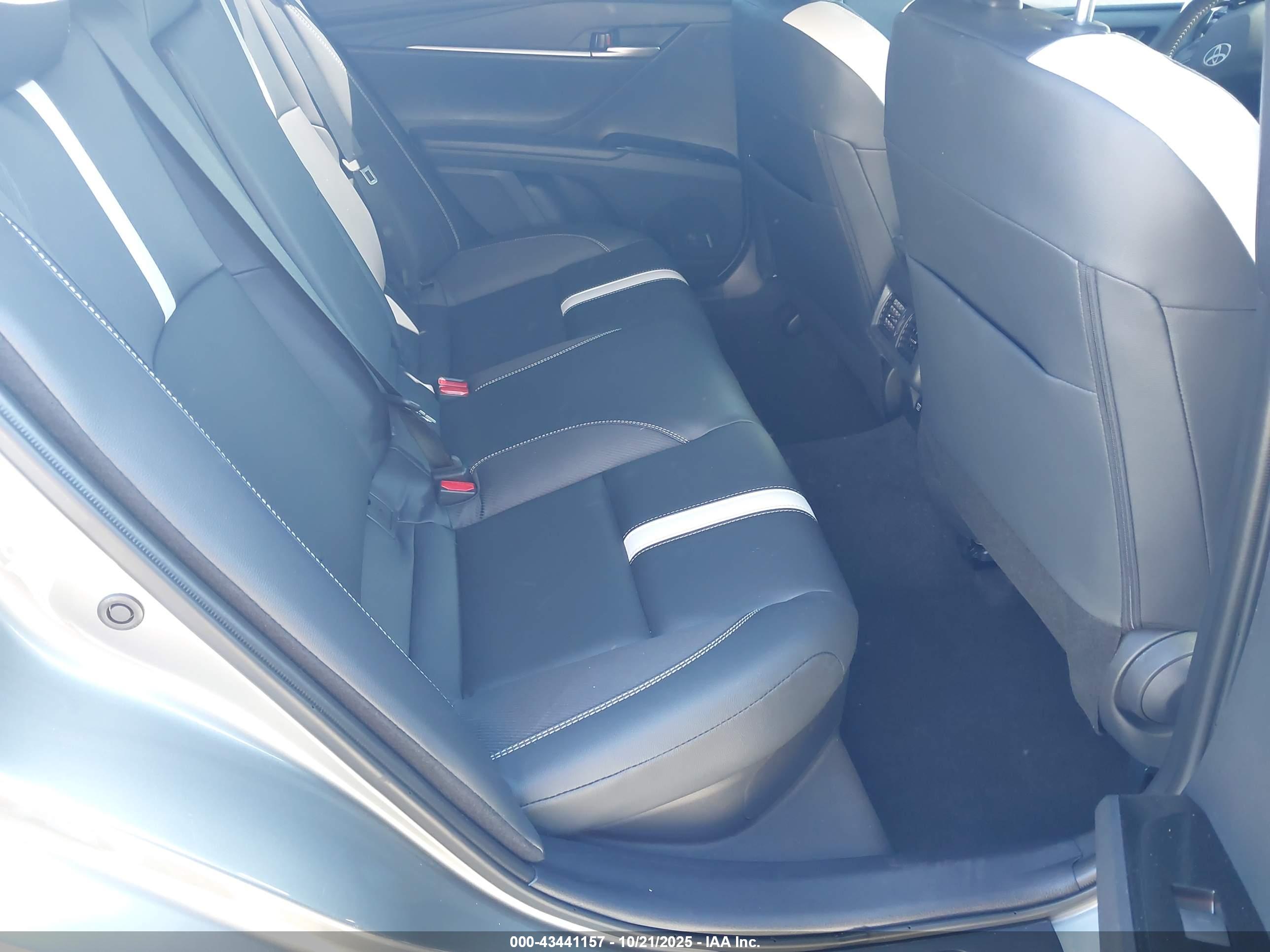TOYOTA CAMRY image 8