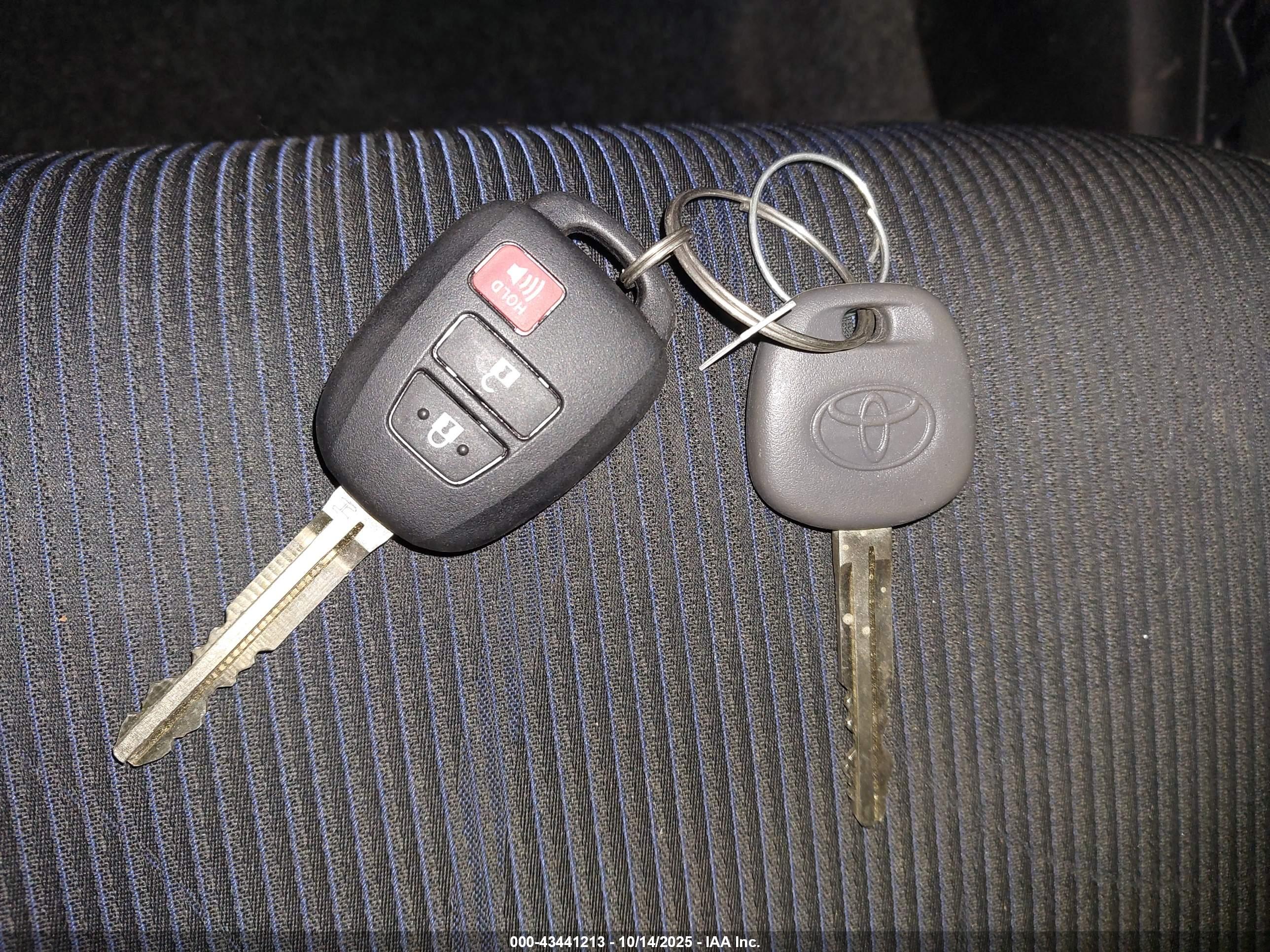 TOYOTA PRIUS image 11