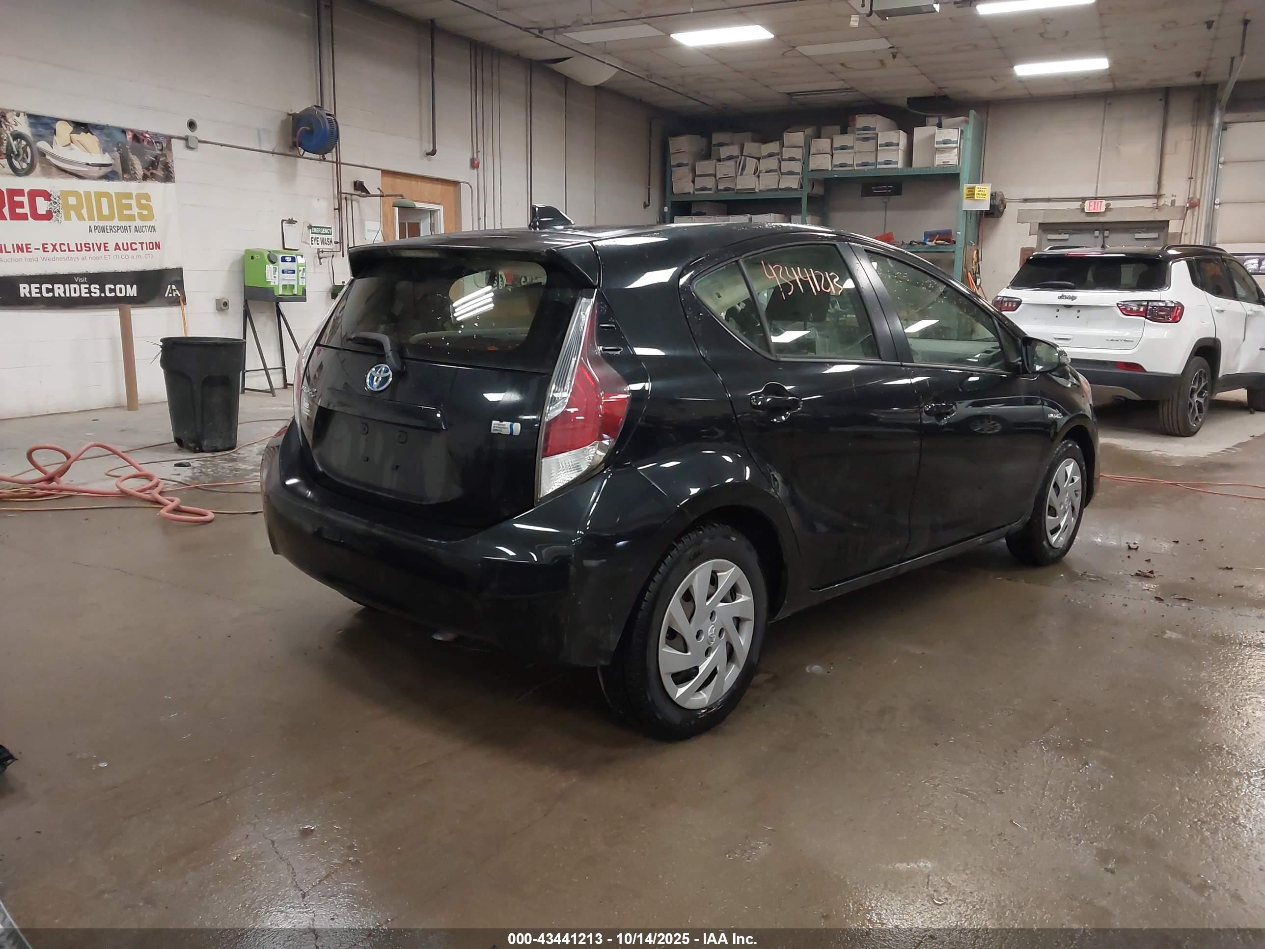 TOYOTA PRIUS image 4